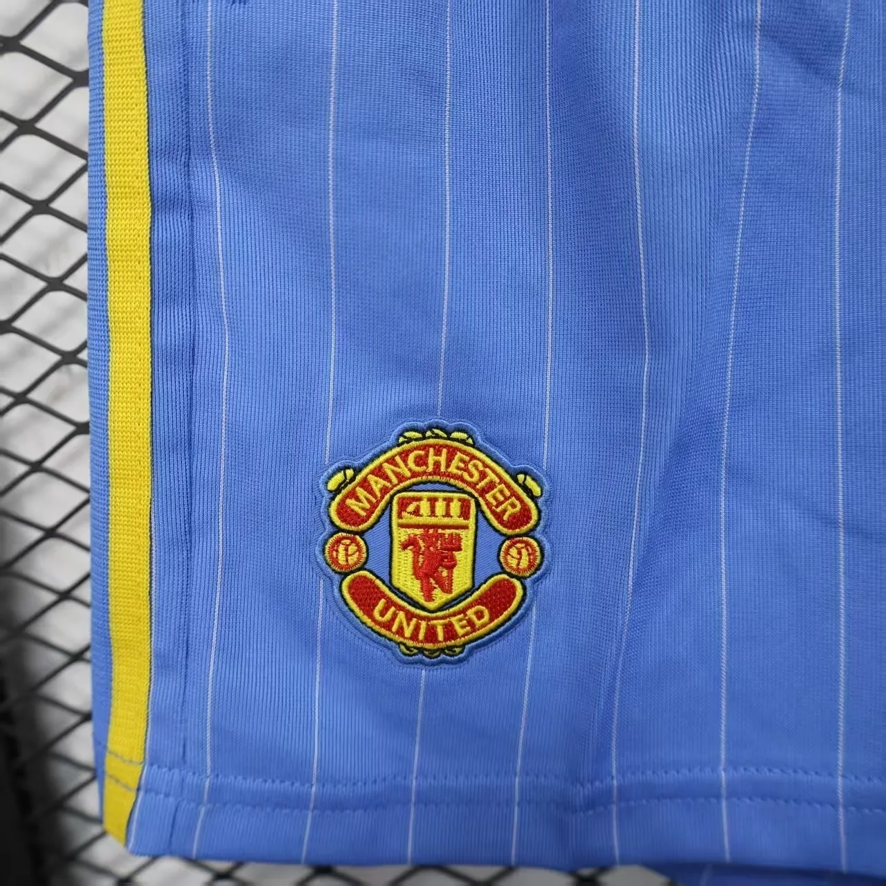 25-26 Manchester United Retro Style Football Shorts AAAAJersey Supply Yupoo 3