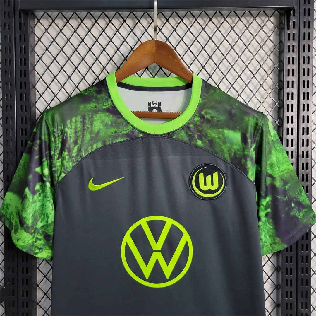 23-24 Wolfsburg away 4