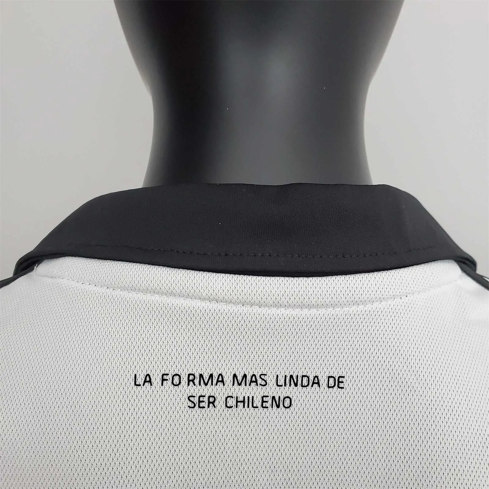 22-23 Colo-Colo home kids kit 3