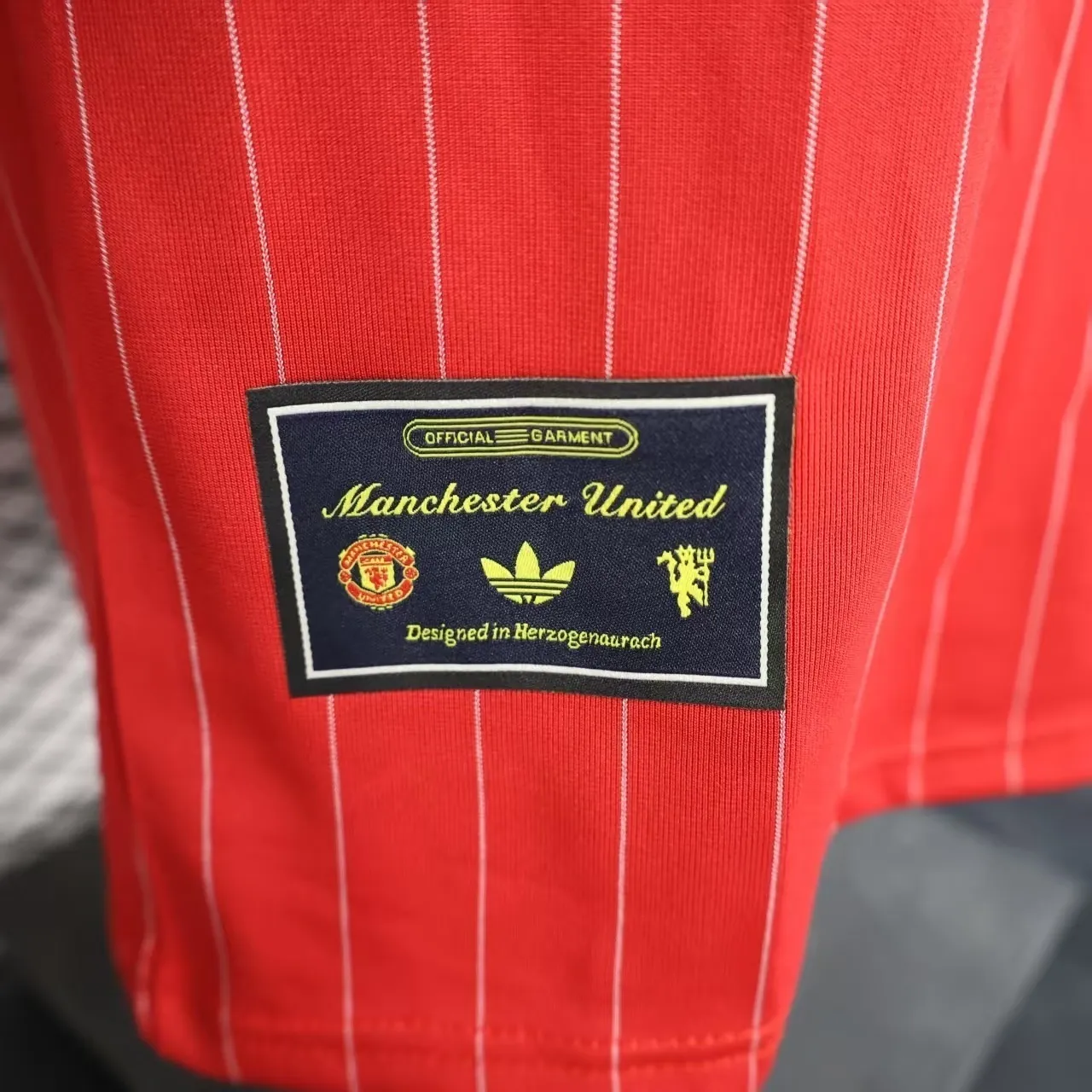 25-26 Manchester United Red Retro Style Football Shirt Apparels AAAAJersey Supply Yupoo 3