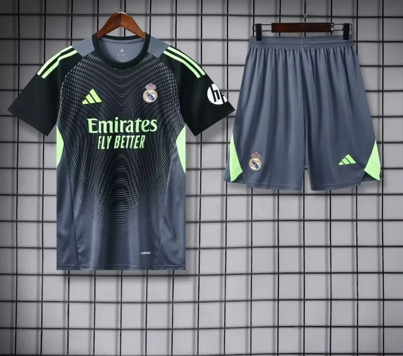25-26 Real Madrid Goalkeeper Cheap Soccer AAAAJersey Yupoo 3