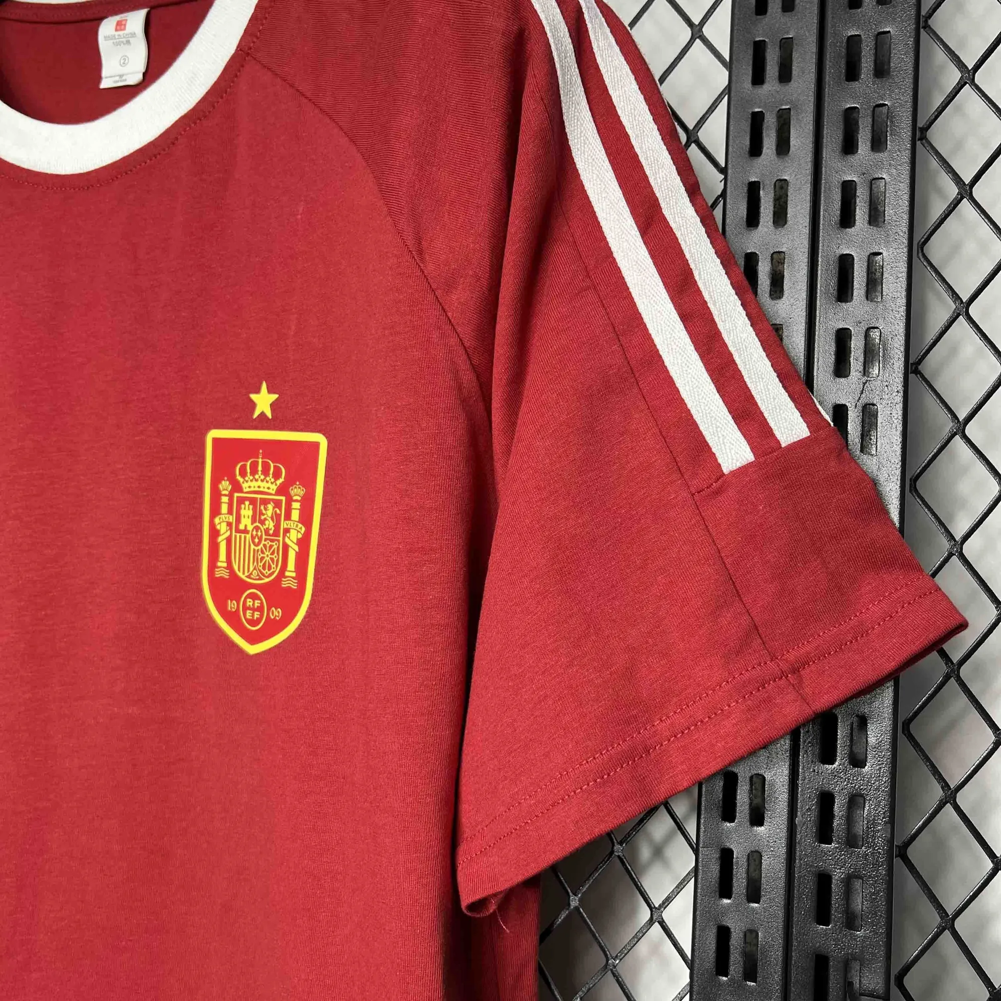 24-25 Spain Retro Style Red Kit AAAAJersey Supplier Yupoo 2