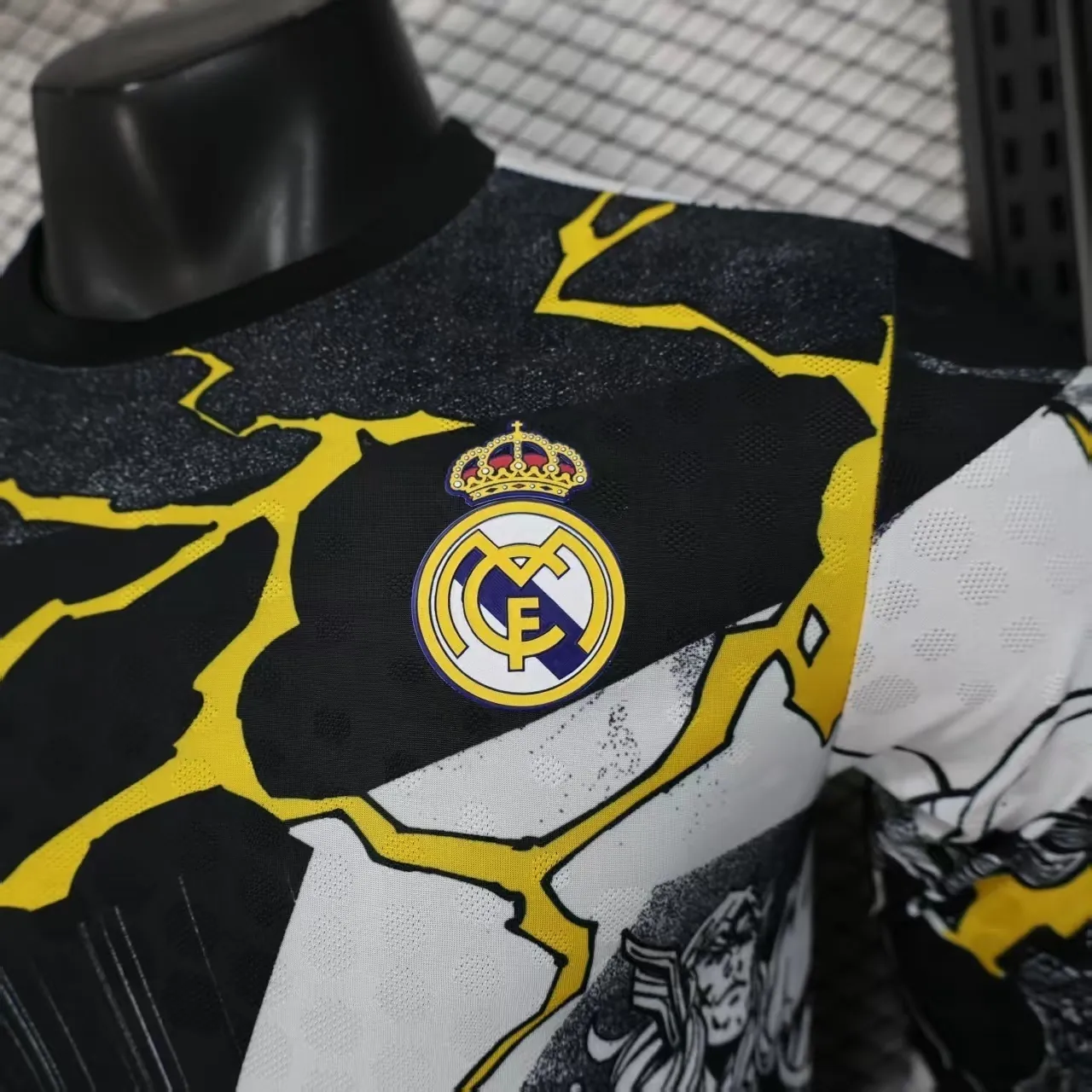 25-26 Real Madrid Pre-Match Football Player Version Long Sleeve Shirt AAAAJersey Wholesale Yupo 2