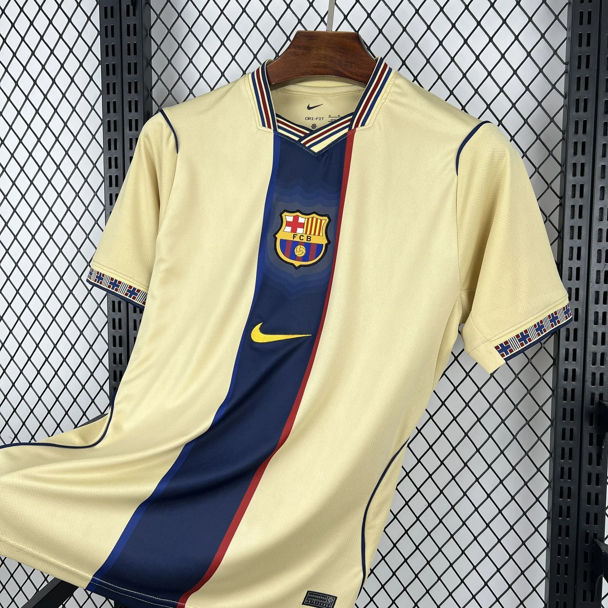 25-26 Barcelona Mens Special Edition T-Shirt Soccer Uniform AAAAJersey Supplier Yupoo 3