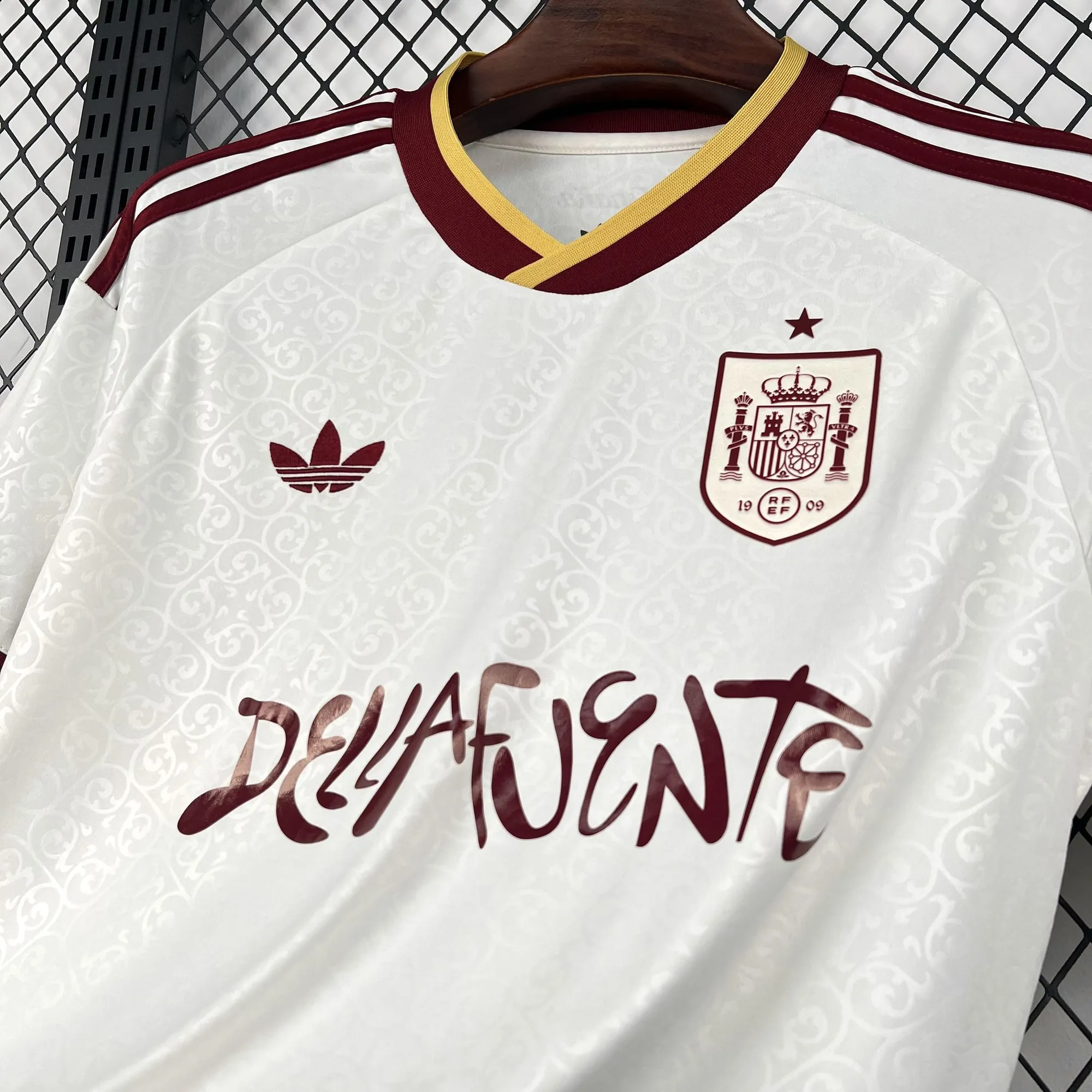 World Cup 2026 Spain x Dellafuente Mens Away Kit Football T-Shirt AAAAJersey Supply Yupoo 8 1