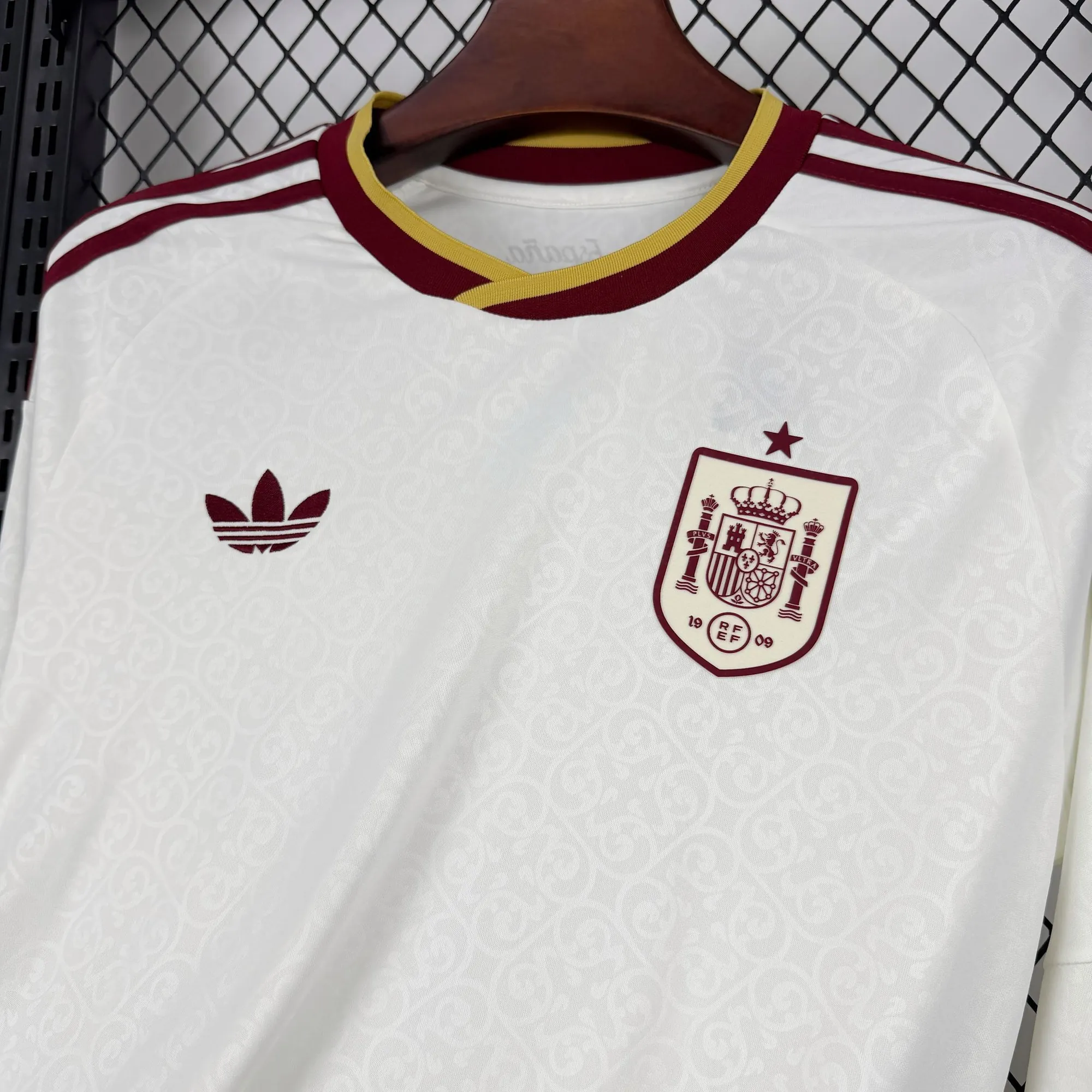 World Cup 2026 Spain Mens Away Kit Football Long Sleeve T-Shirt AAAAJersey Supply Yupoo 5 4