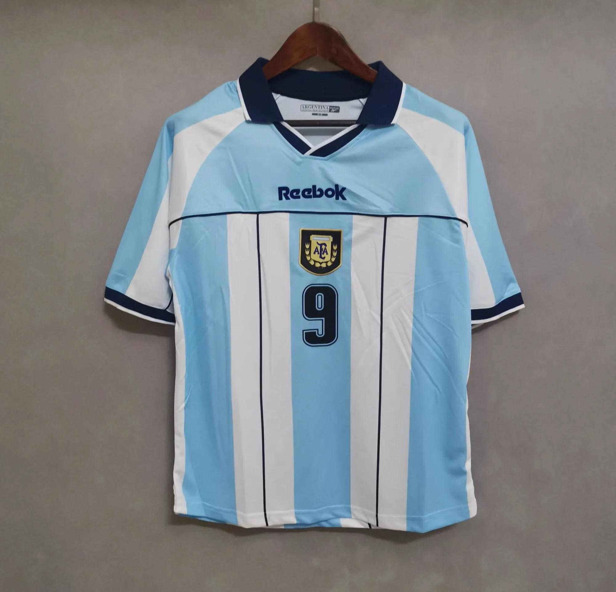 2000 Argentina home 7