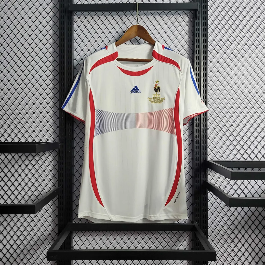 2006 France away white 13