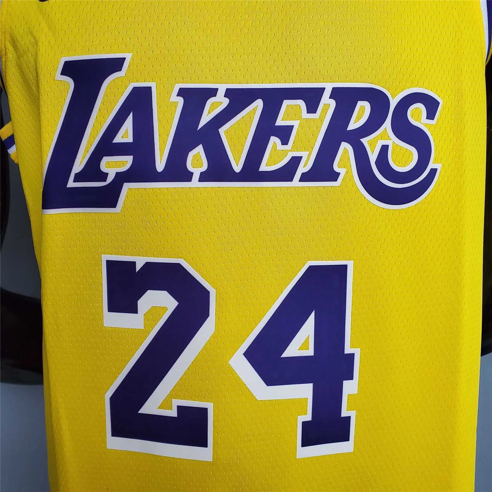 Bryant #24 Lakers Round neck yellow 4