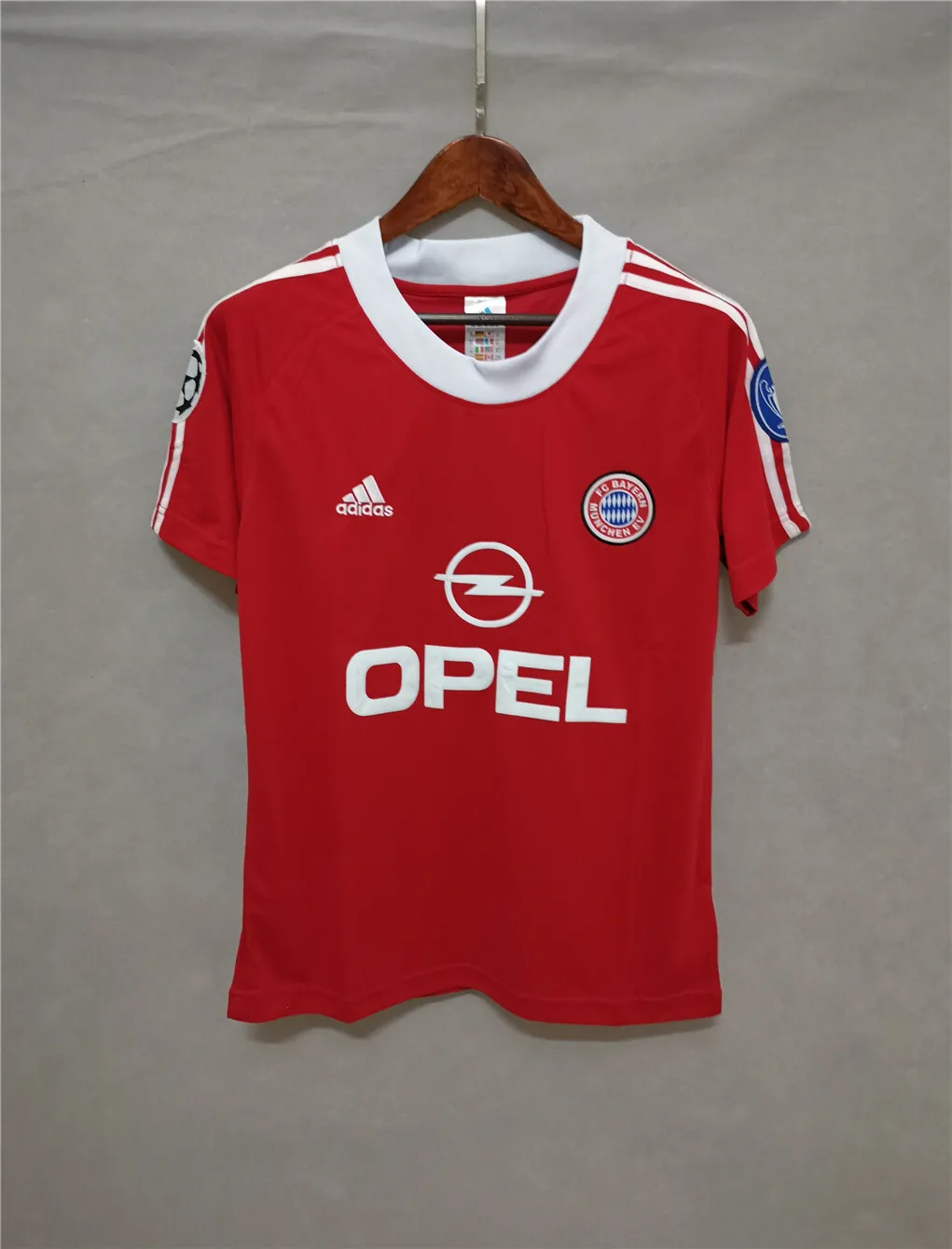 01-02 Bayern Munich Champions League home red 9