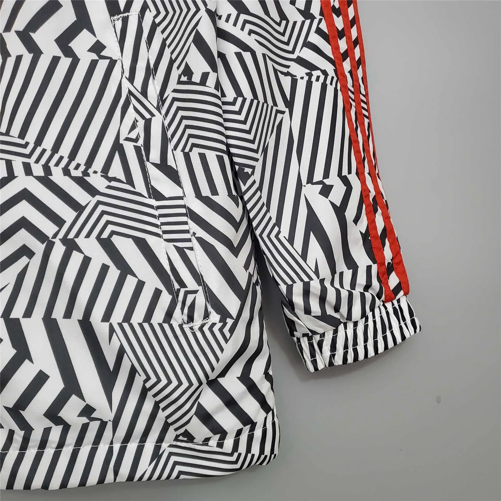 21-22 Manchester United Black-White Stripes Windbreaker 6