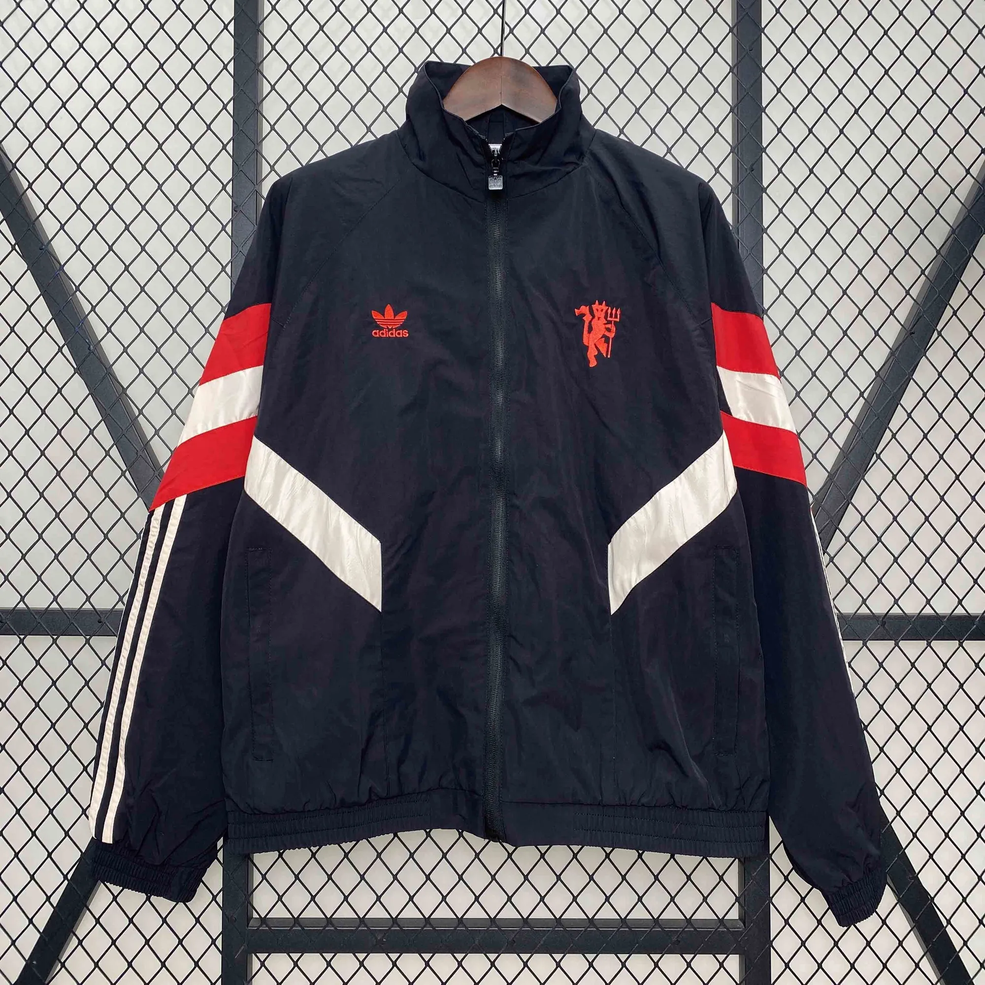 24-25 Manchester United Black Windbreaker Jacket AAAAJersey Supplier Yupoo 5