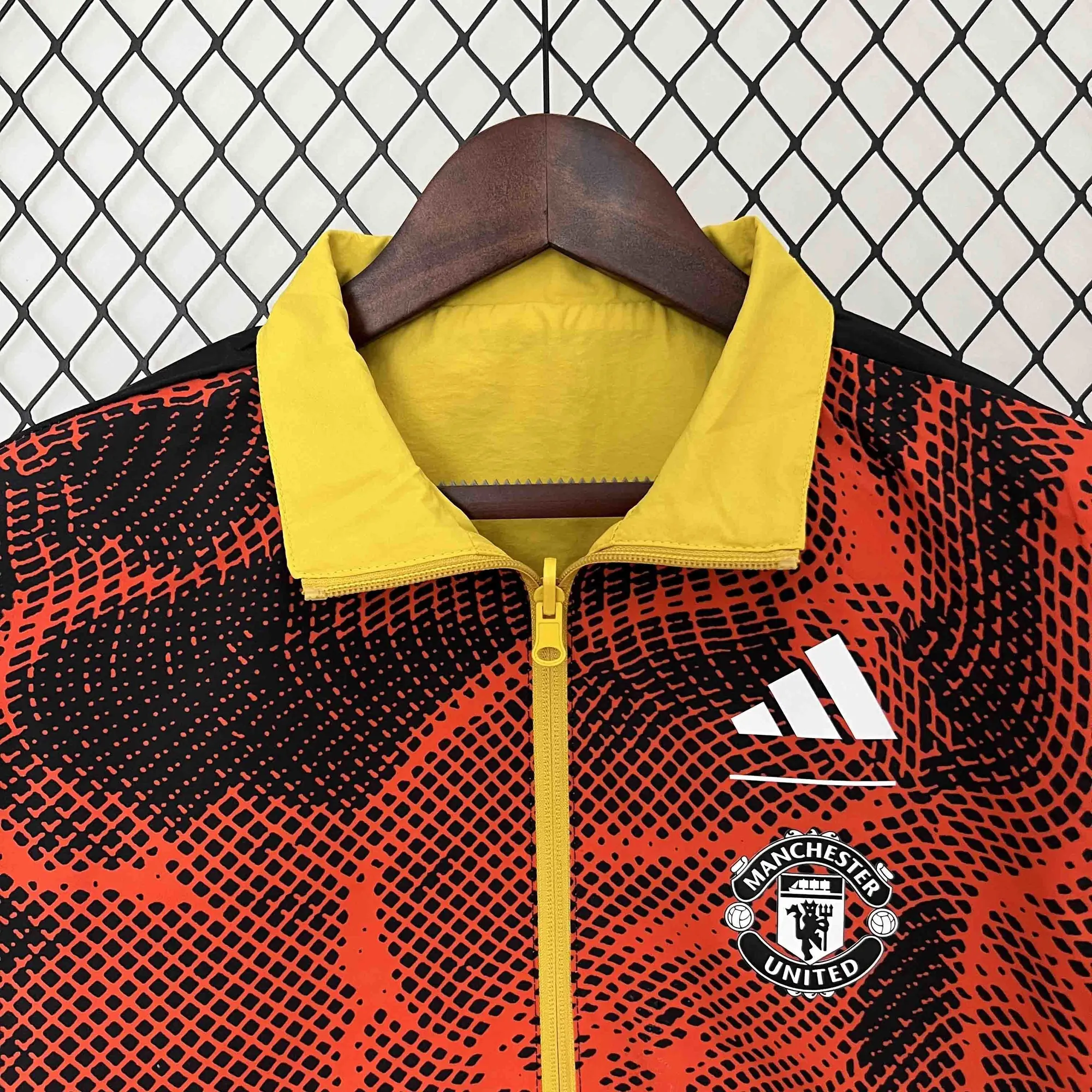 2024 Manchester United Trench Coat Reversible Windbreaker Jacket Soccer AAAAJersey Yupoo 2