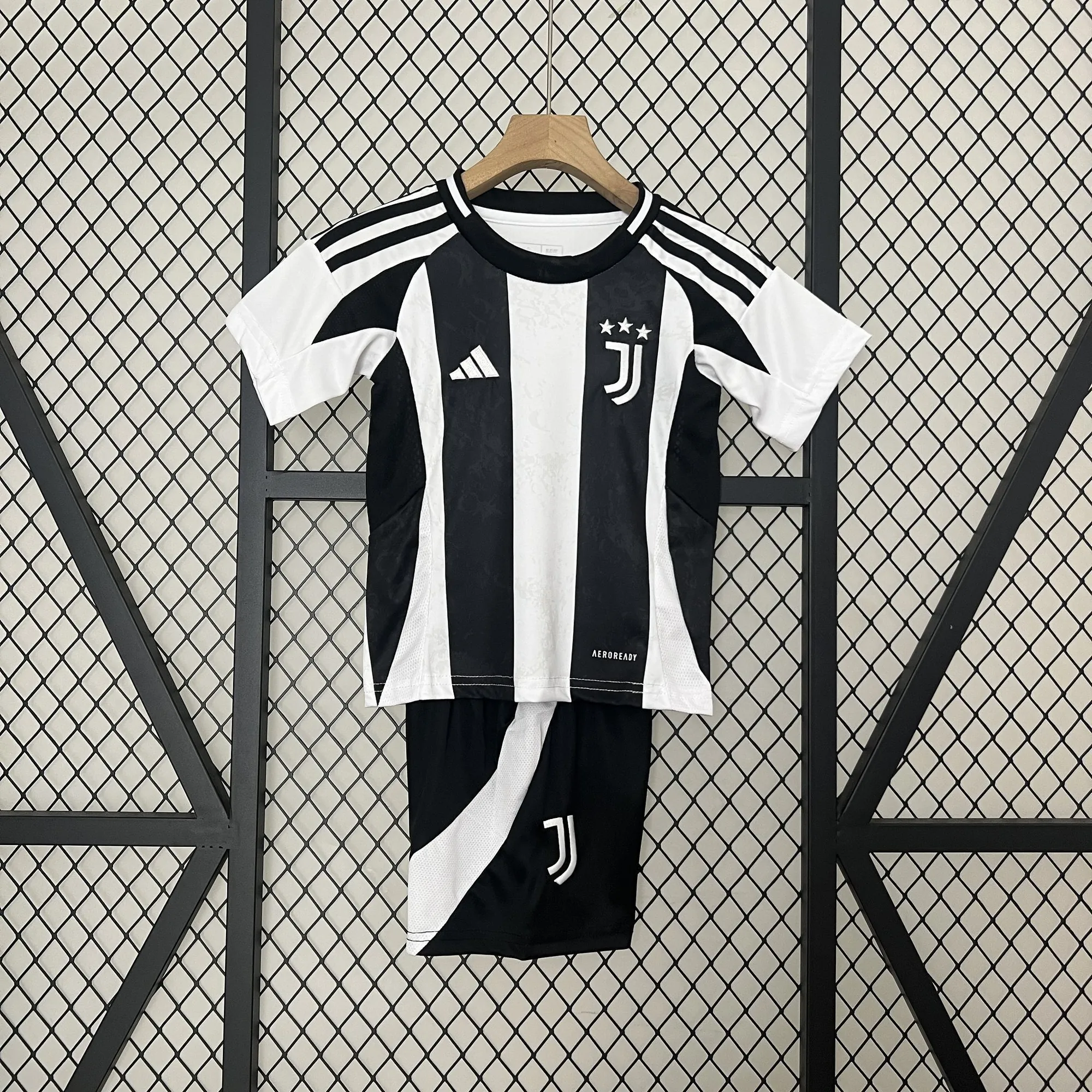 24-25 Juventus Home Kid Kits Youth Apparels AAAAJersey Wholesale Yupoo SIZE：16-28 4