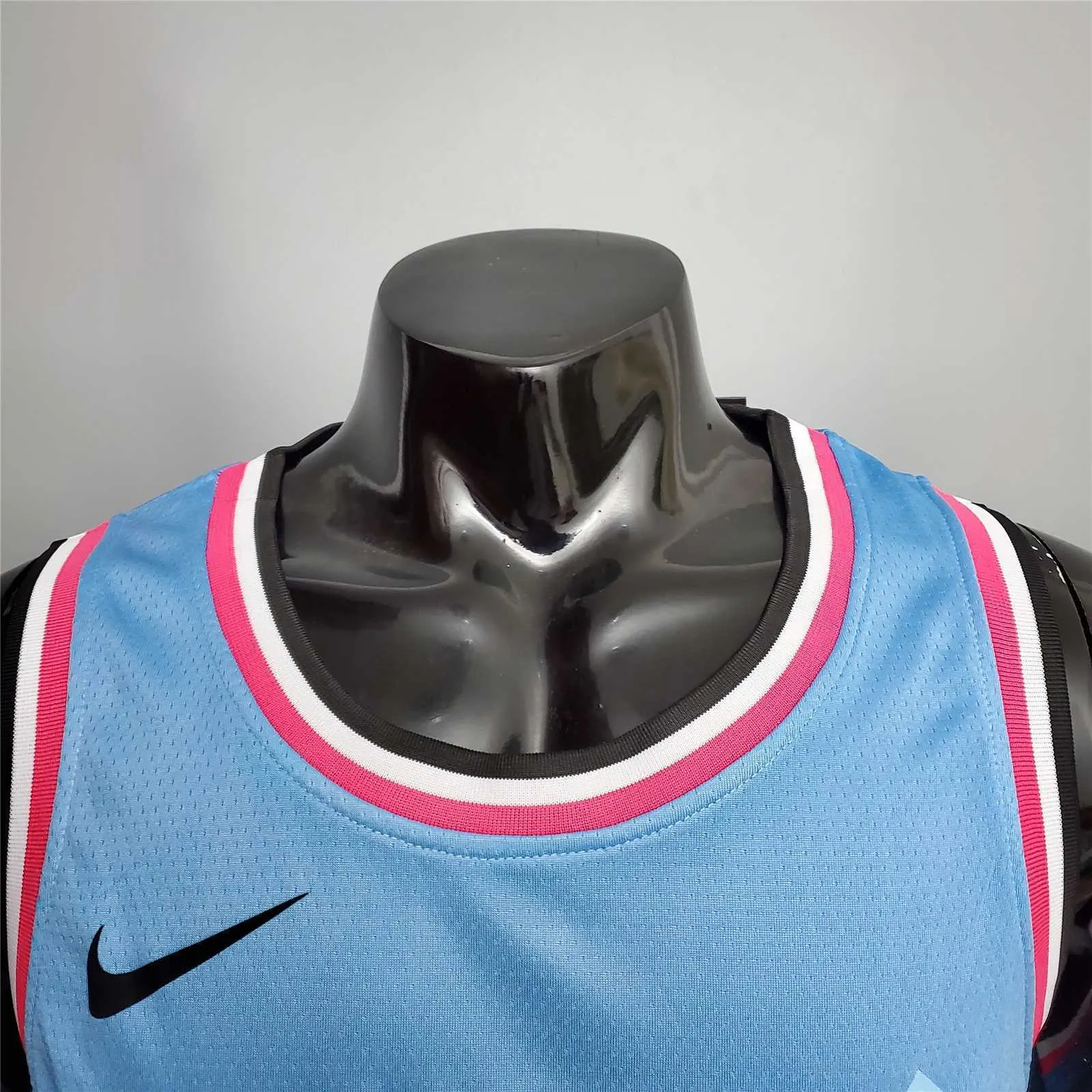 WADE #3 Miami Heat V-neck blue 7