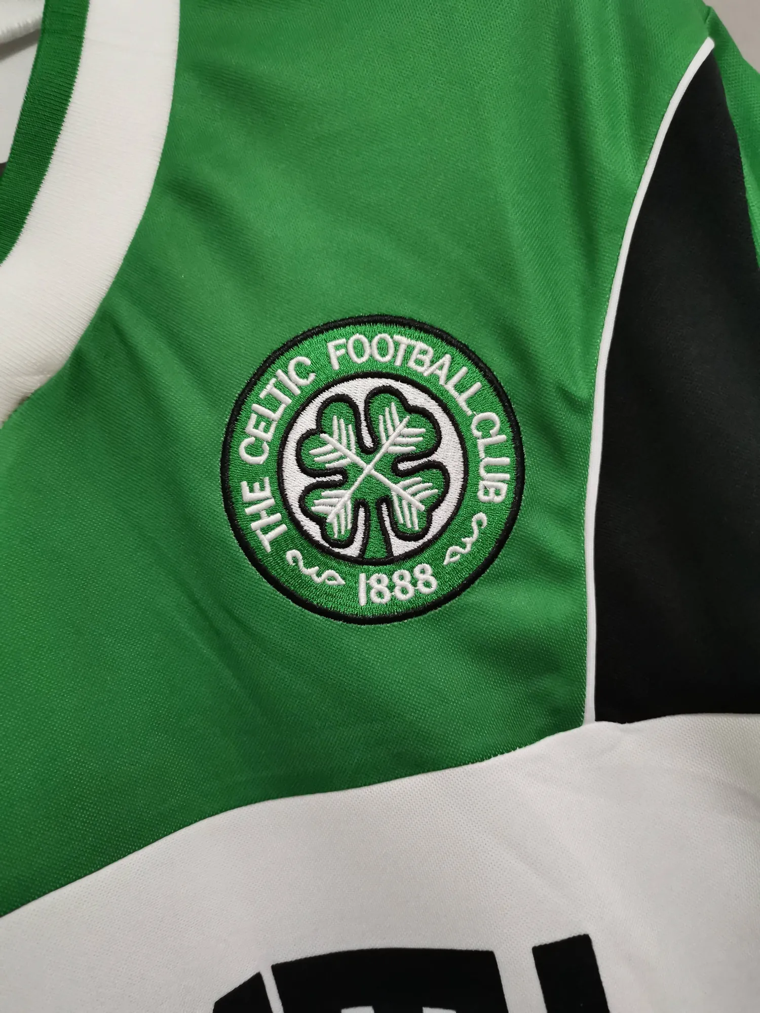85-86 Celtic away 7