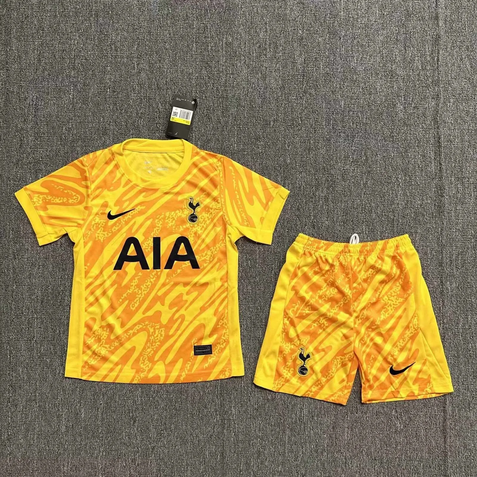 24-25 Tottenham Hotspur Yellow Goalkeeper Kid Kits Youth Apparels Sport AAAAJersey Yupoo 2