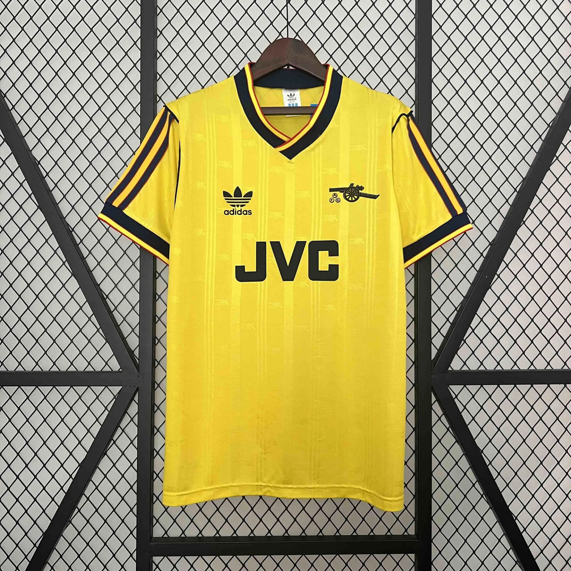 86-88 Arsenal away 6