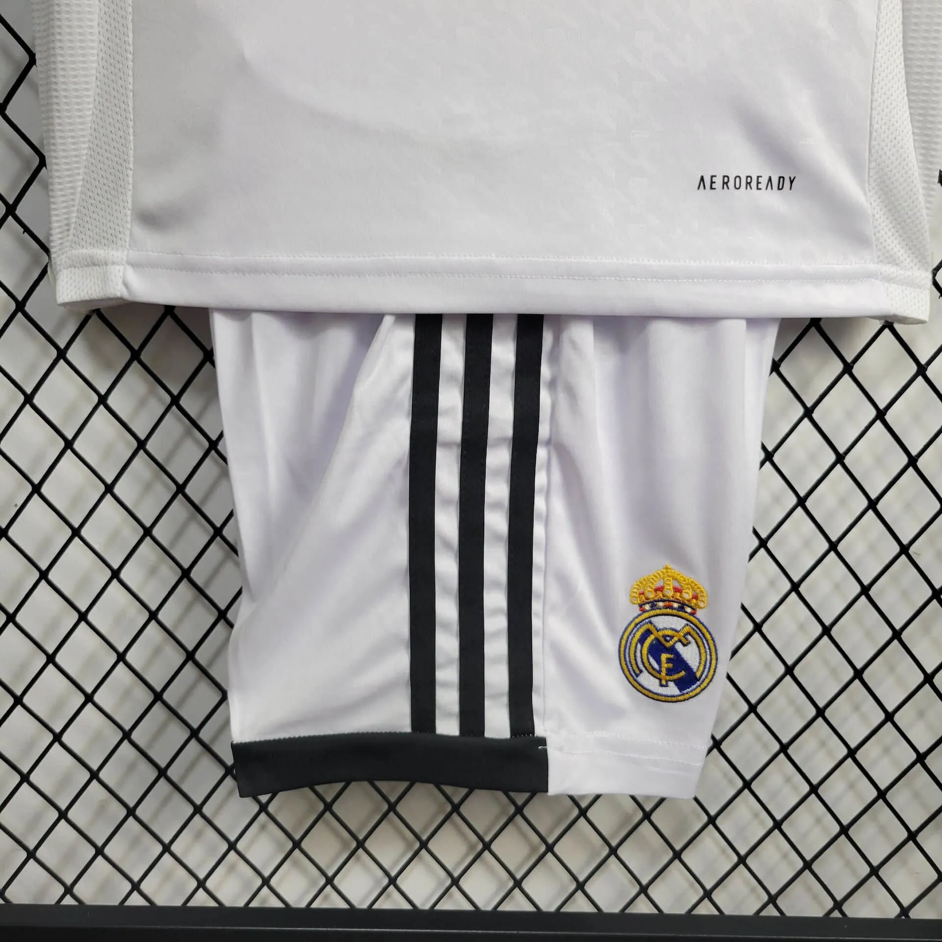 24-25 Real Madrid Home Kid Kits Youth Apparels AAAAJersey Wholesale Yupoo 5