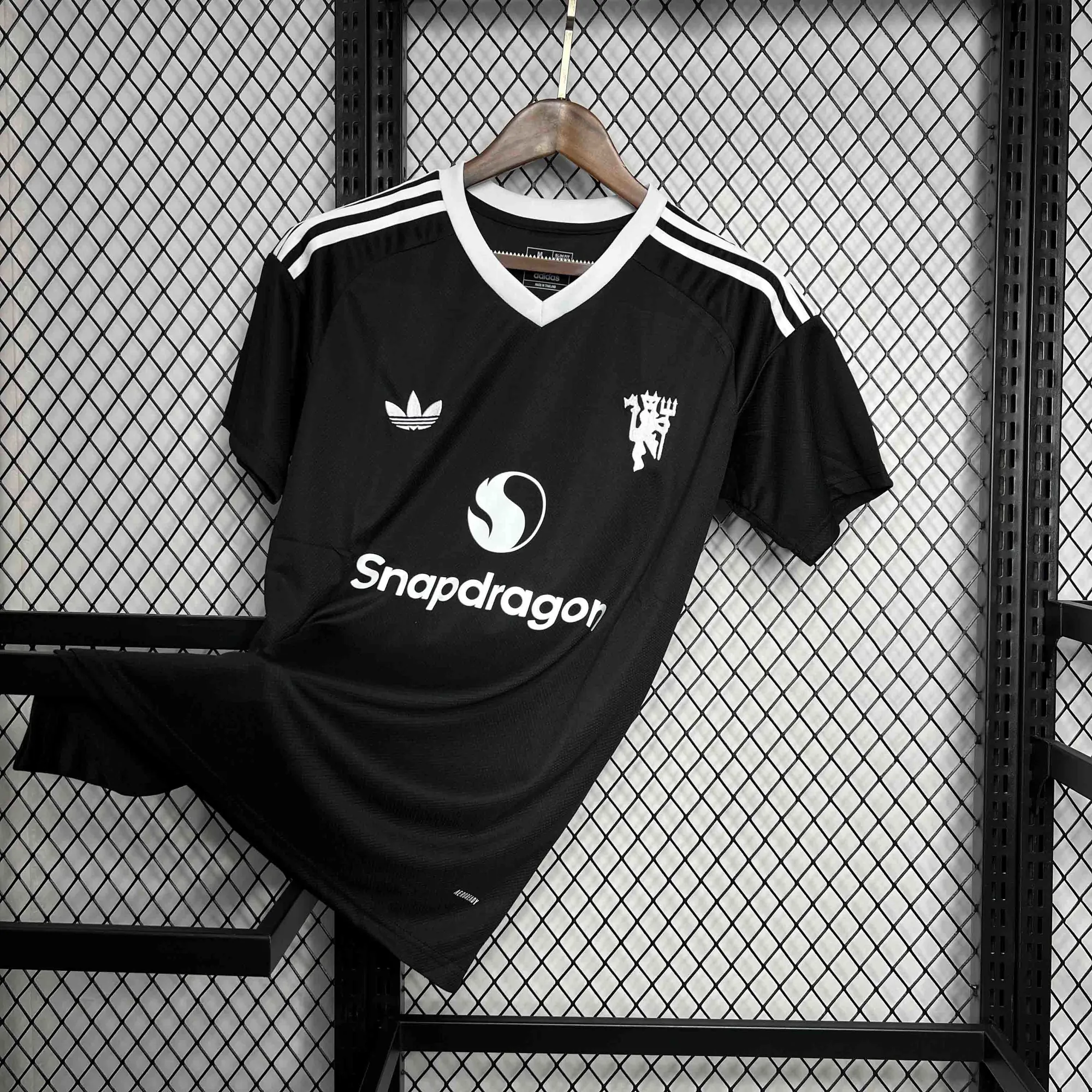 24-25 Manchester United Black GoalKeeper Kit Soccer Uniforms Soccer AAAAJersey Yupoo 1