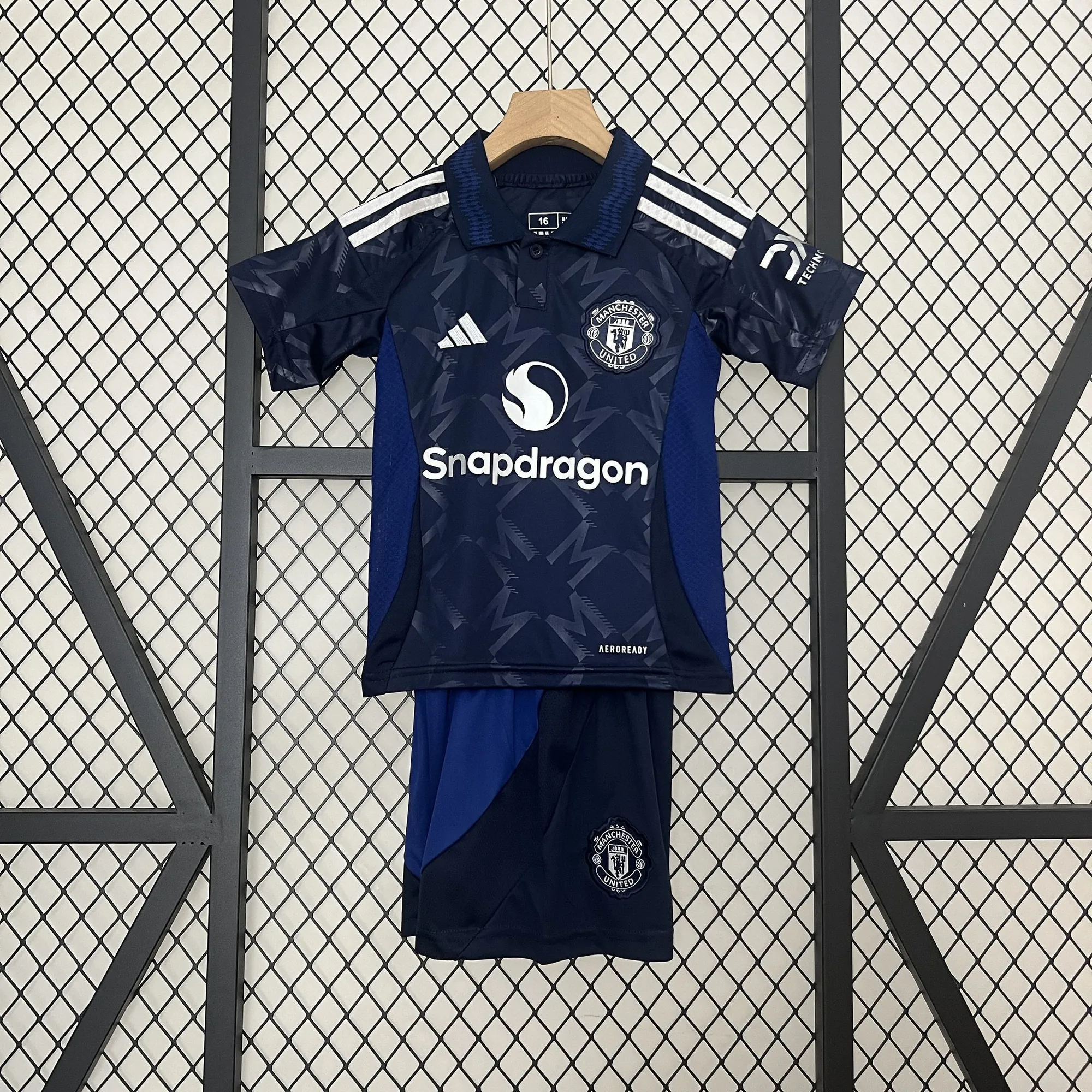 24-25 Manchester United Away Kid Kits Youth Apparels AAAAJersey Wholesale Yupoo 9