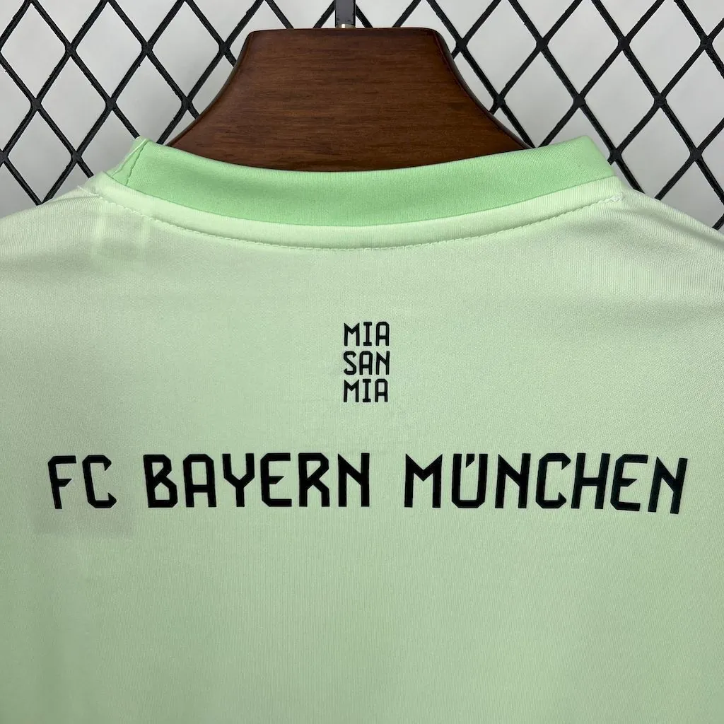 25-26 Bayern Munich Green Goalkeeper Kid Kits Youth Apparels AAAAJersey Wholesale Yupoo 9