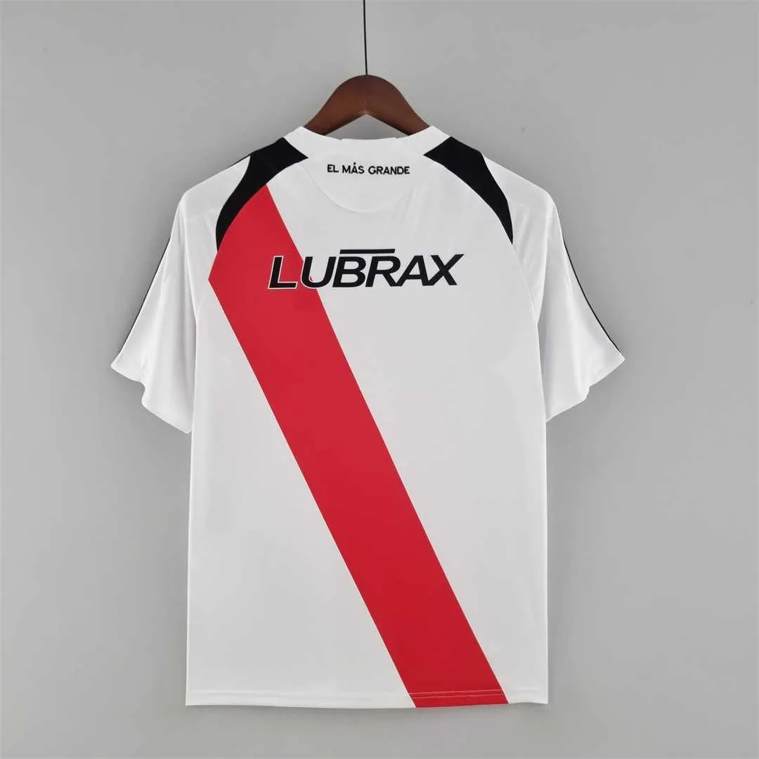 09-10 River Plate home 11