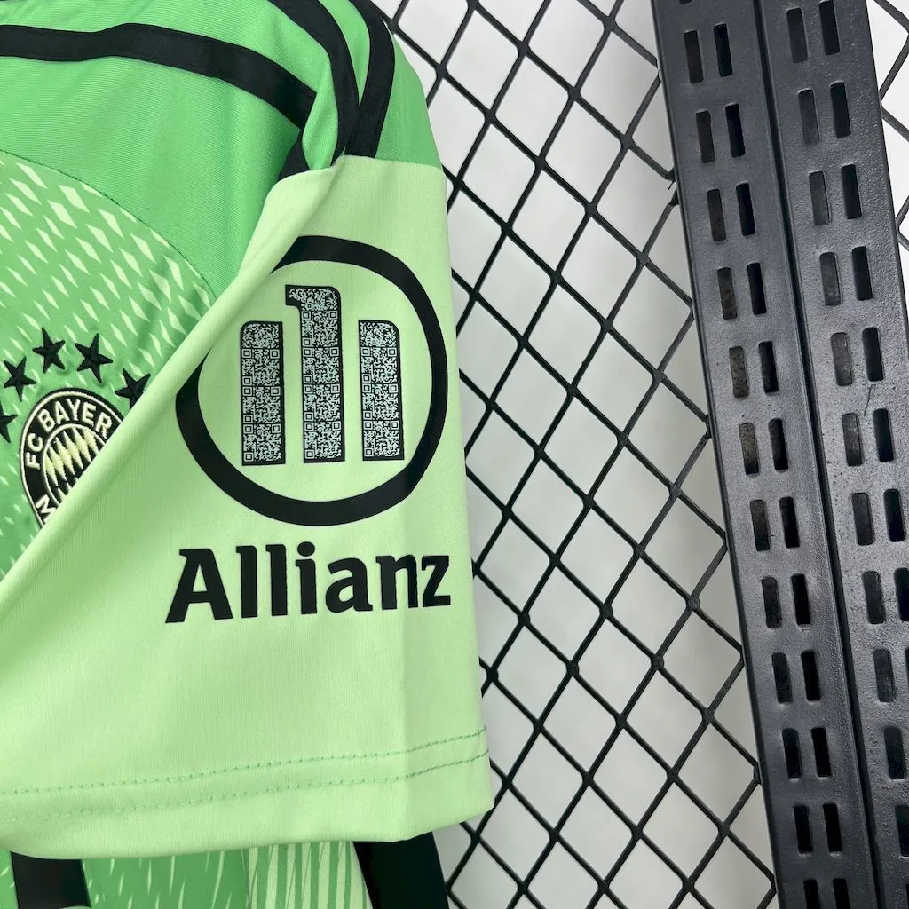 25-26 Bayern Munich Green Goalkeeper Shirt Football Uniform AAAAJersey Wholesale Yupoo 1