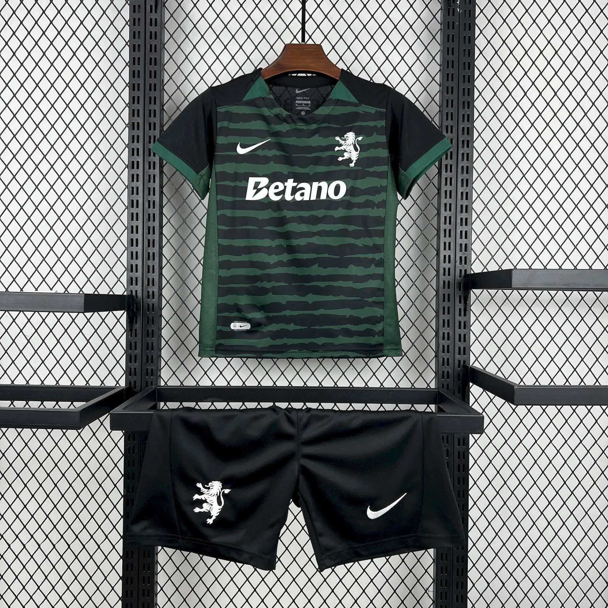 25-26 Kids Sporting Lisbon Goalkeeper Kit Youth Apparels Football AAAAJersey Dropship Yupoo 6