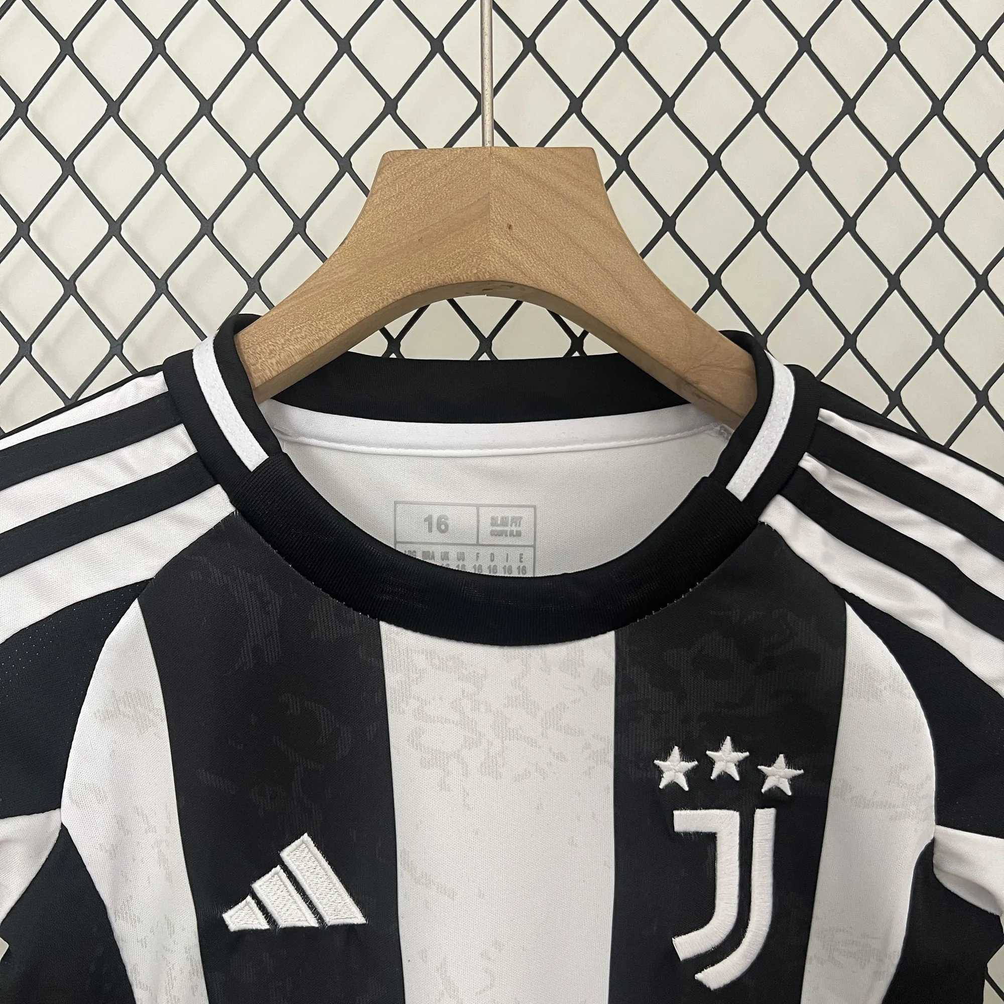 24-25 Juventus Home Kid Kits Youth Apparels AAAAJersey Wholesale Yupoo SIZE：16-28 1