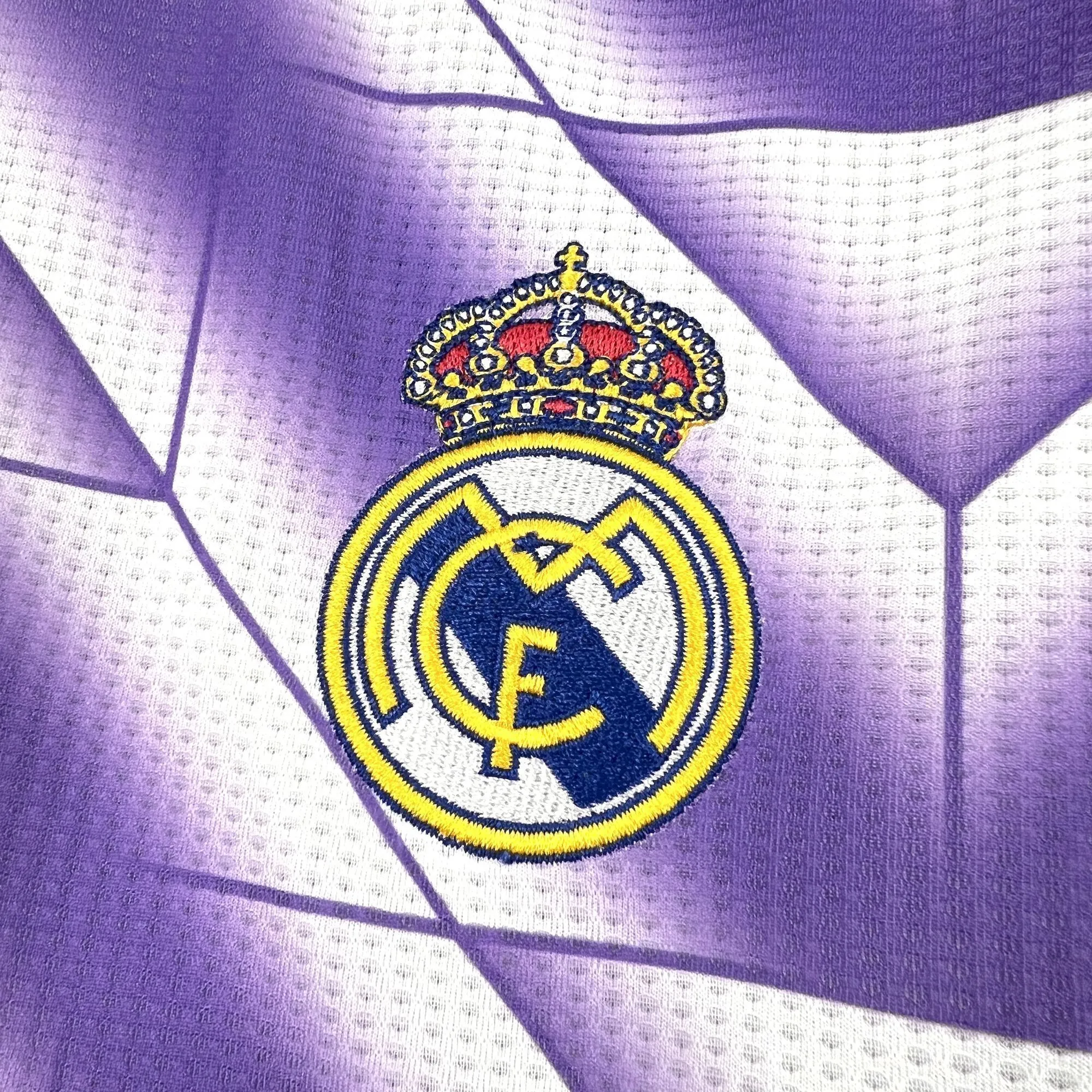 25-26 Real Madrid Purple Special Edition Football T-Shirt AAAAJersey Wholesale Yupoo 1