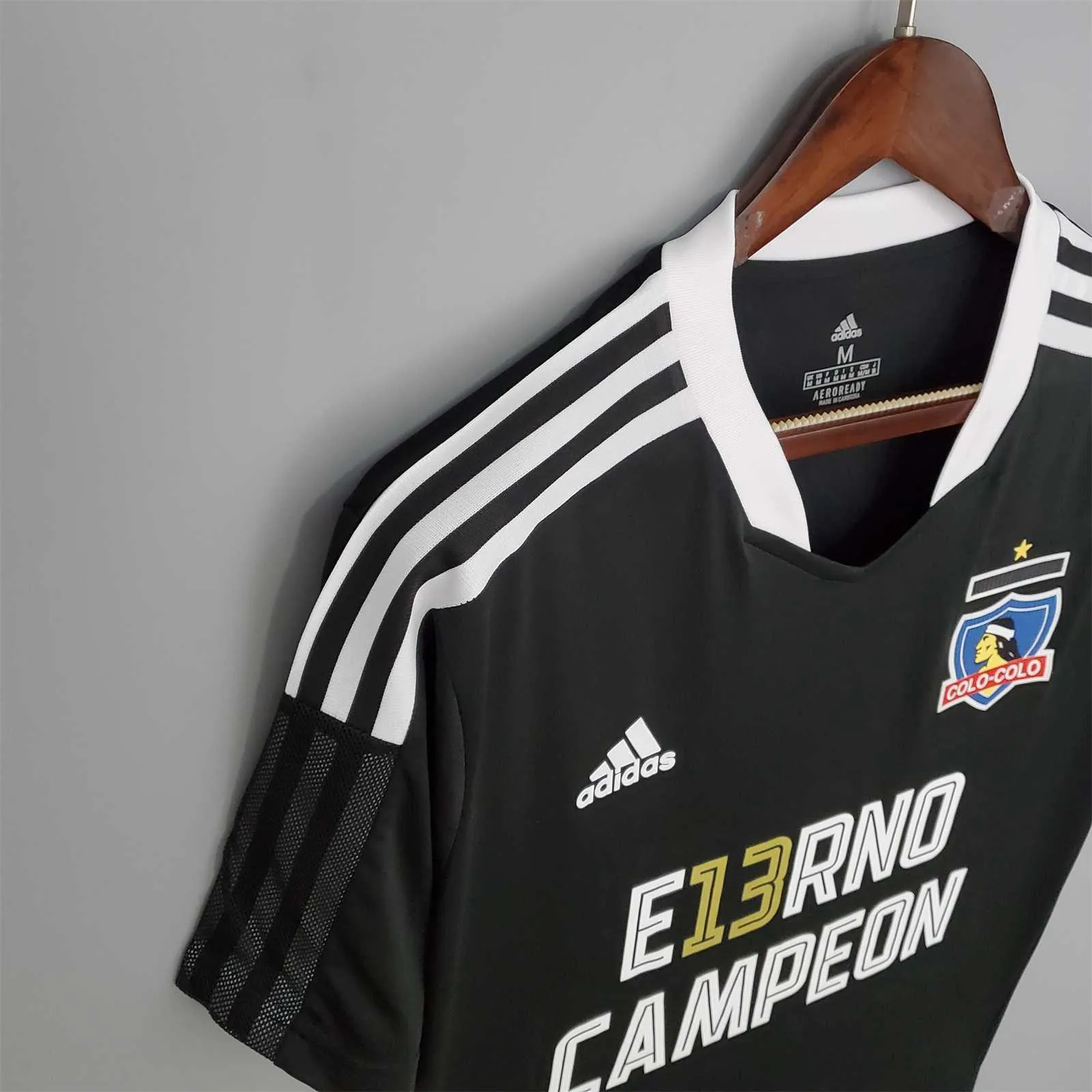Colo-Colo 13-time champion version away 2