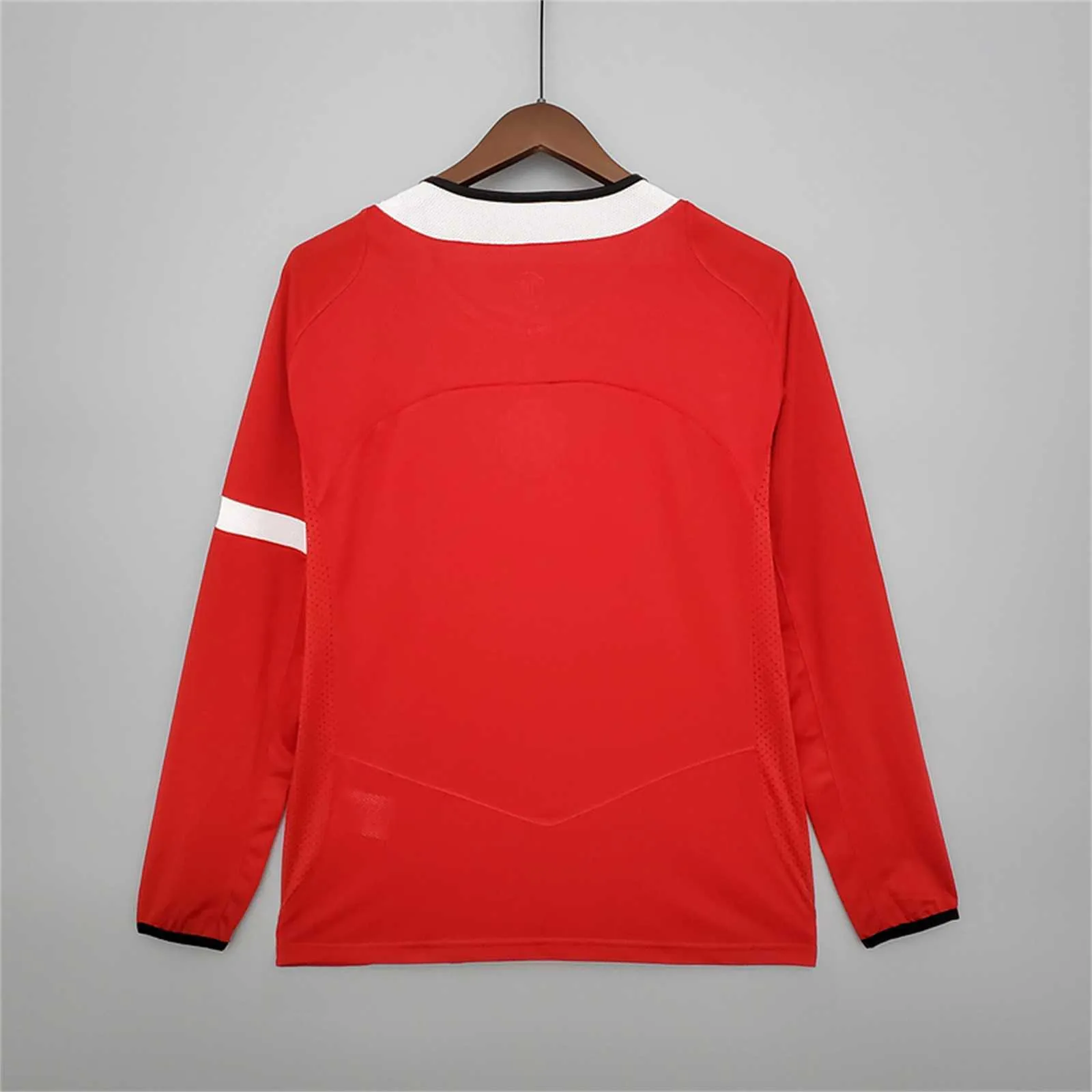 04-06 Manchester United home long sleeve 8