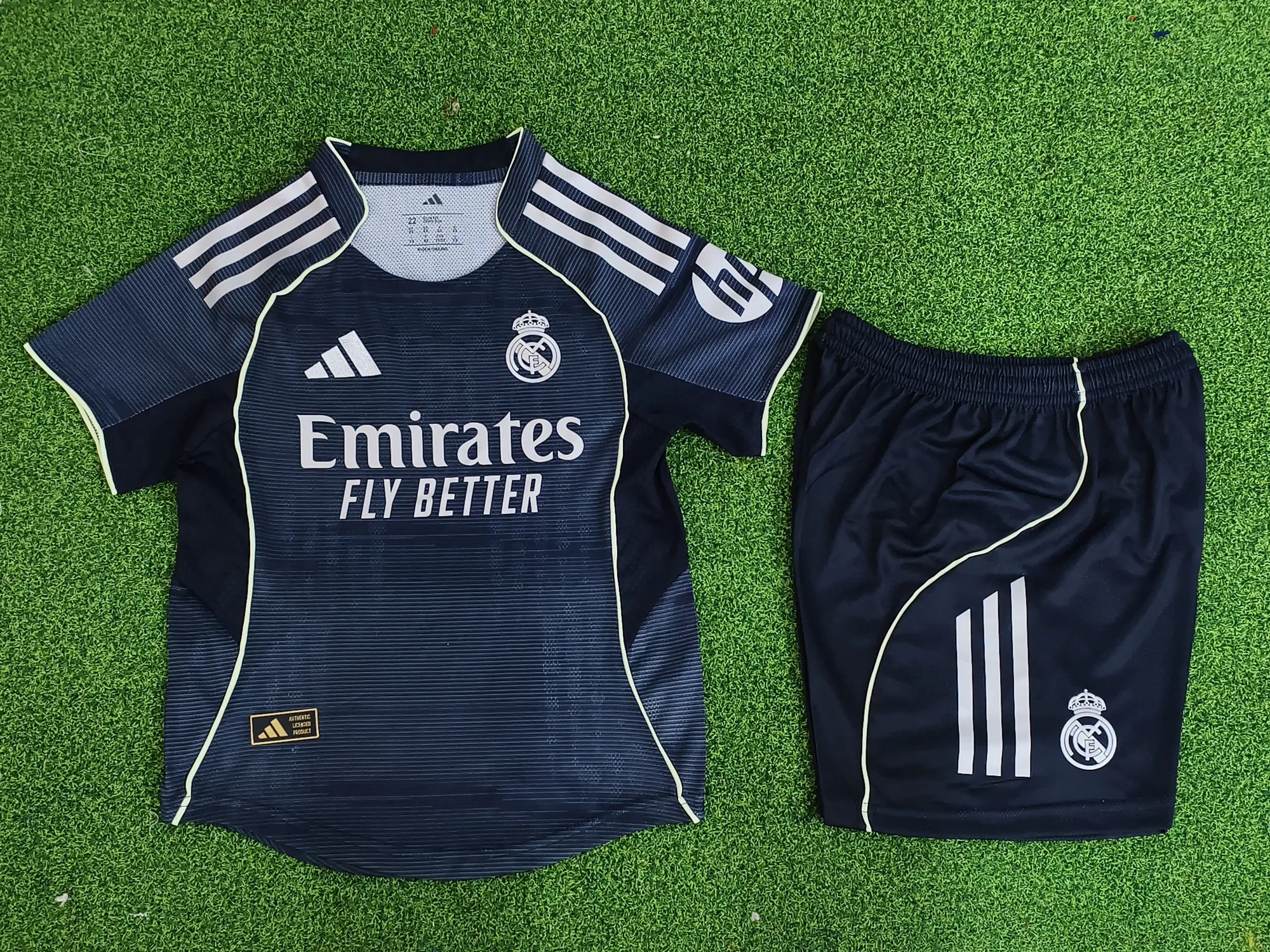 25-26 Real Madrid Away Player Version Kid Kits Youth Apparels AAAAJersey Supply Yupoo 4