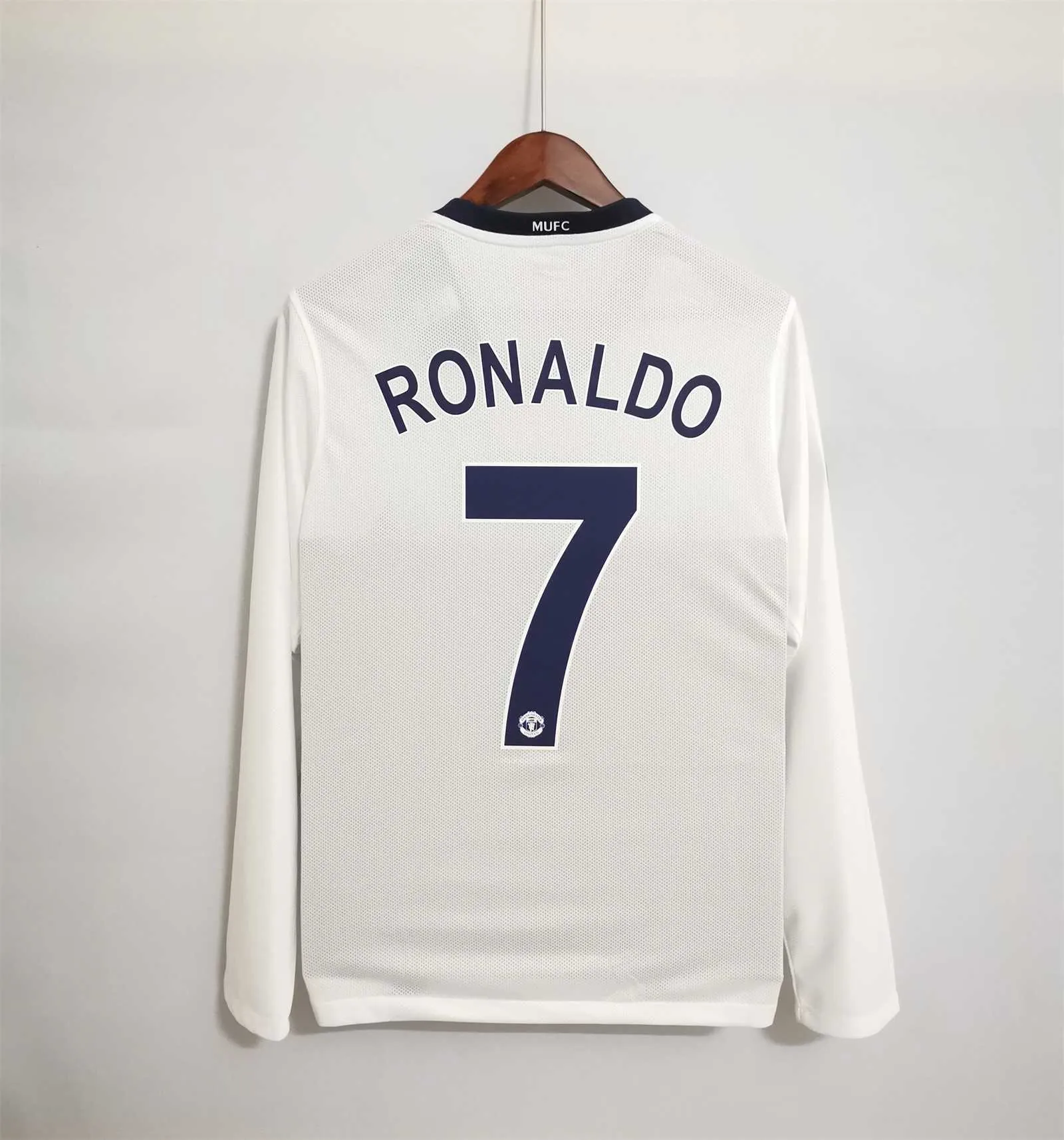 08-09 Manchester United away white UCL final long sleeve 3
