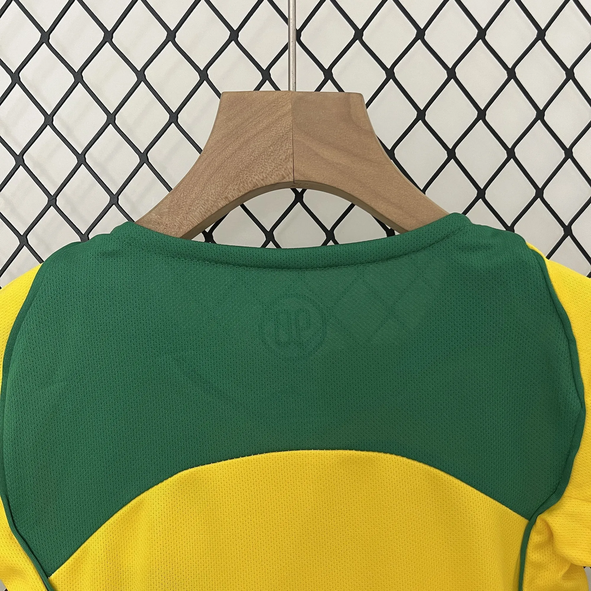 2004 Brazil Home Retro Kid Kits Youth Apparels AAAAJersey Wholesale Yupoo 5