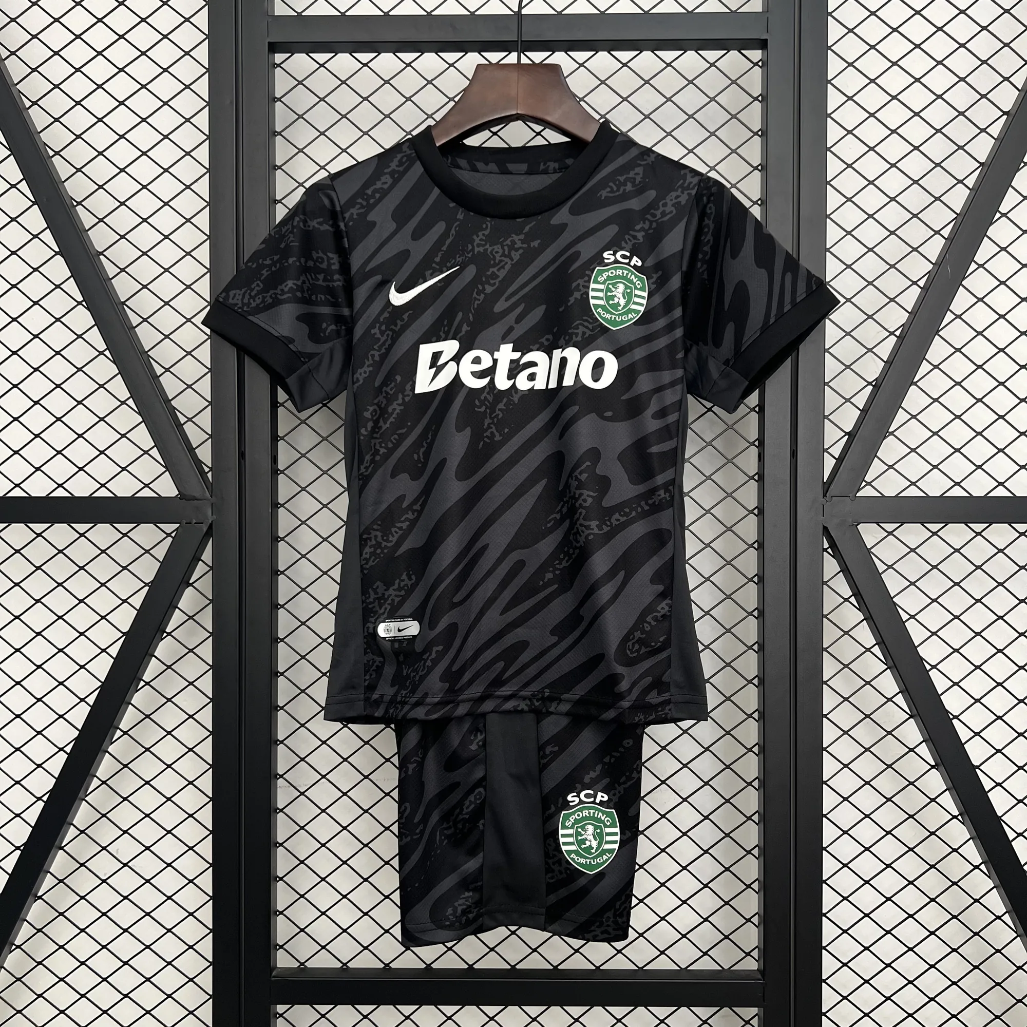 25-26 Sporting Lisbon Black Goalkeeper Kid Kits Youth Apparels Football AAAAJersey Supply Yupoo 6