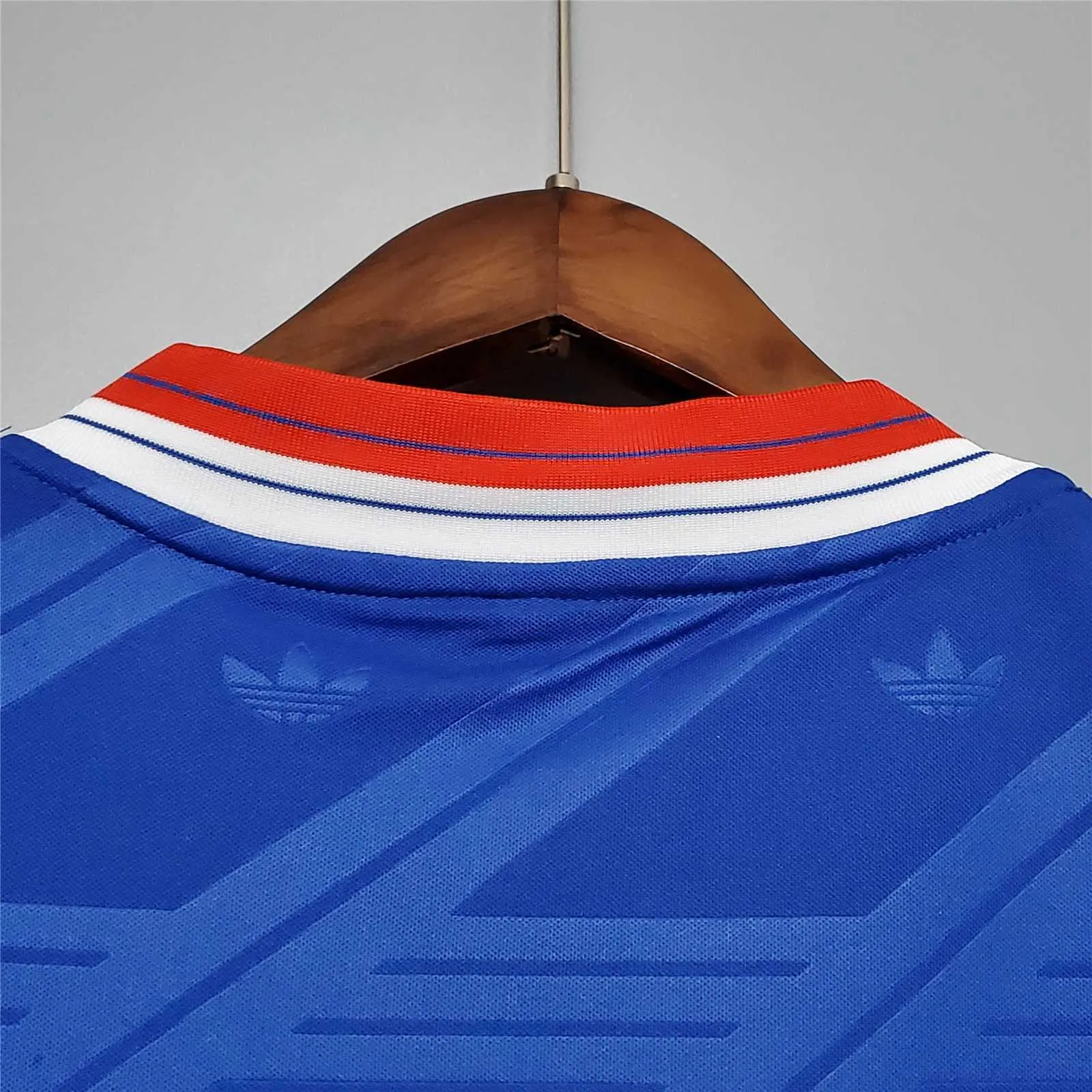 86-88 Manchester United away 3