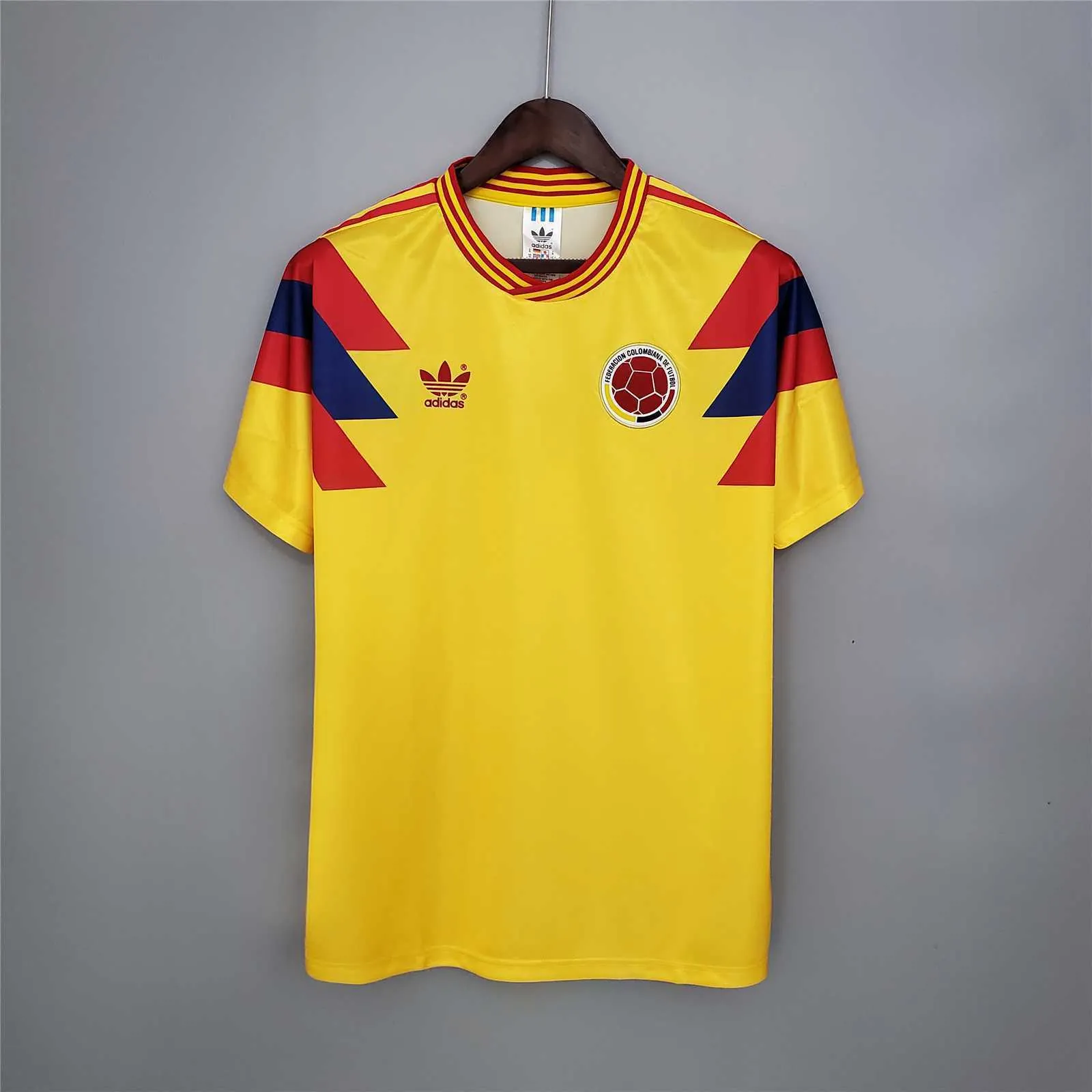 1990 Colombia home 10