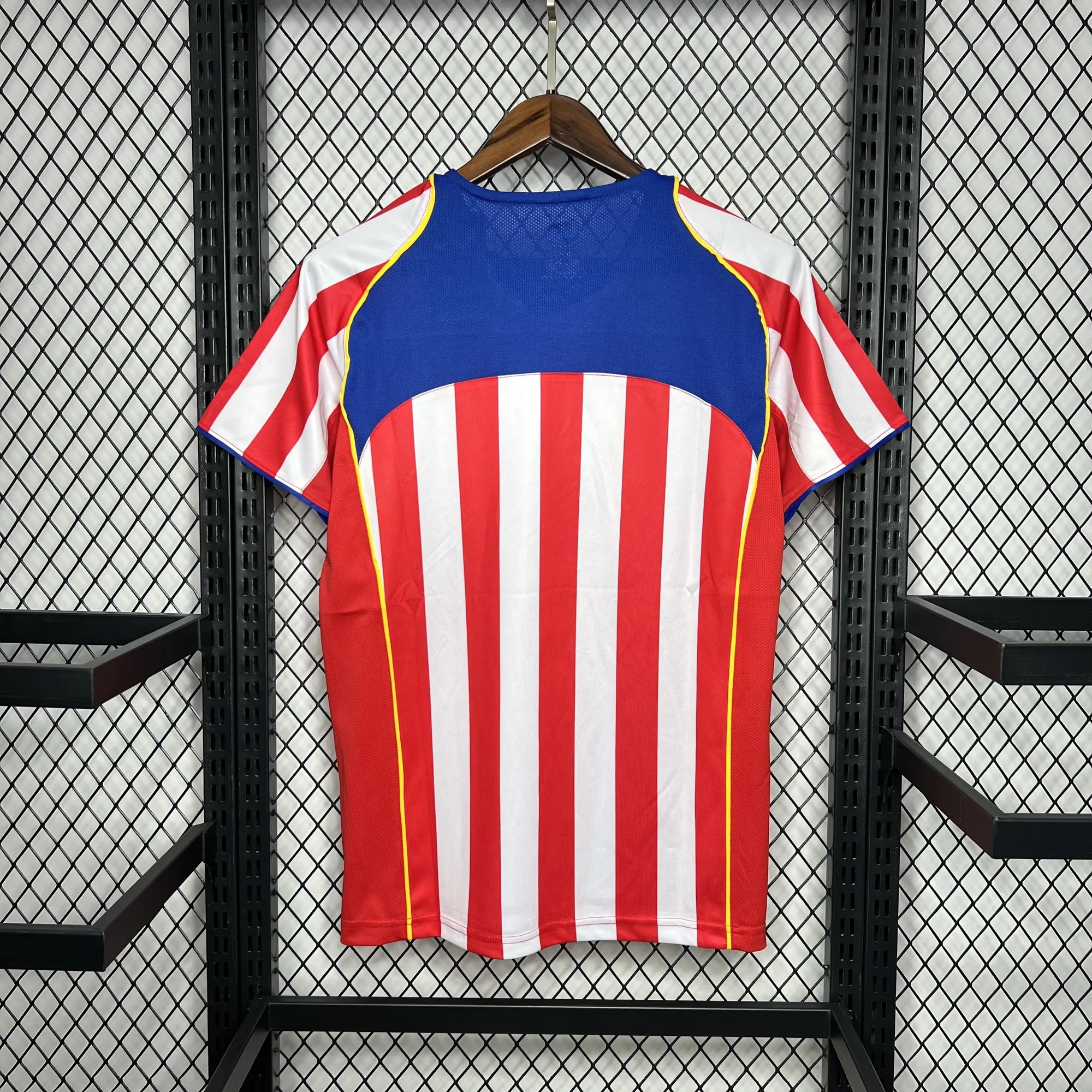 04-05 Atletico Madrid Home Kit Retro Football Vintage Uniform AAAAJersey Supply Yupoo 2
