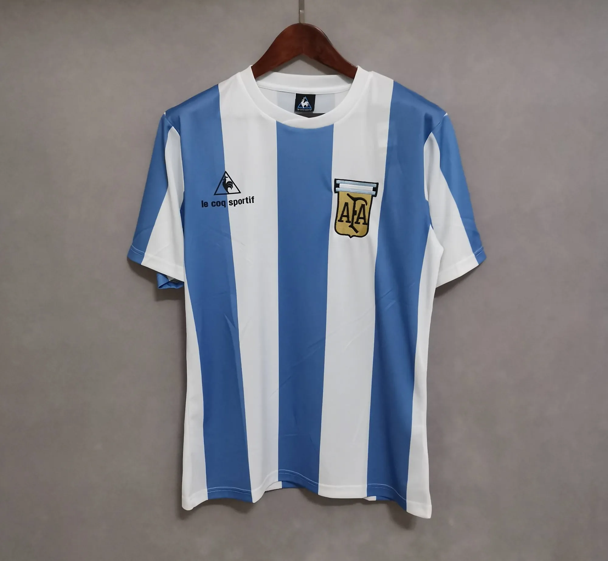 1985 Argentina home 8