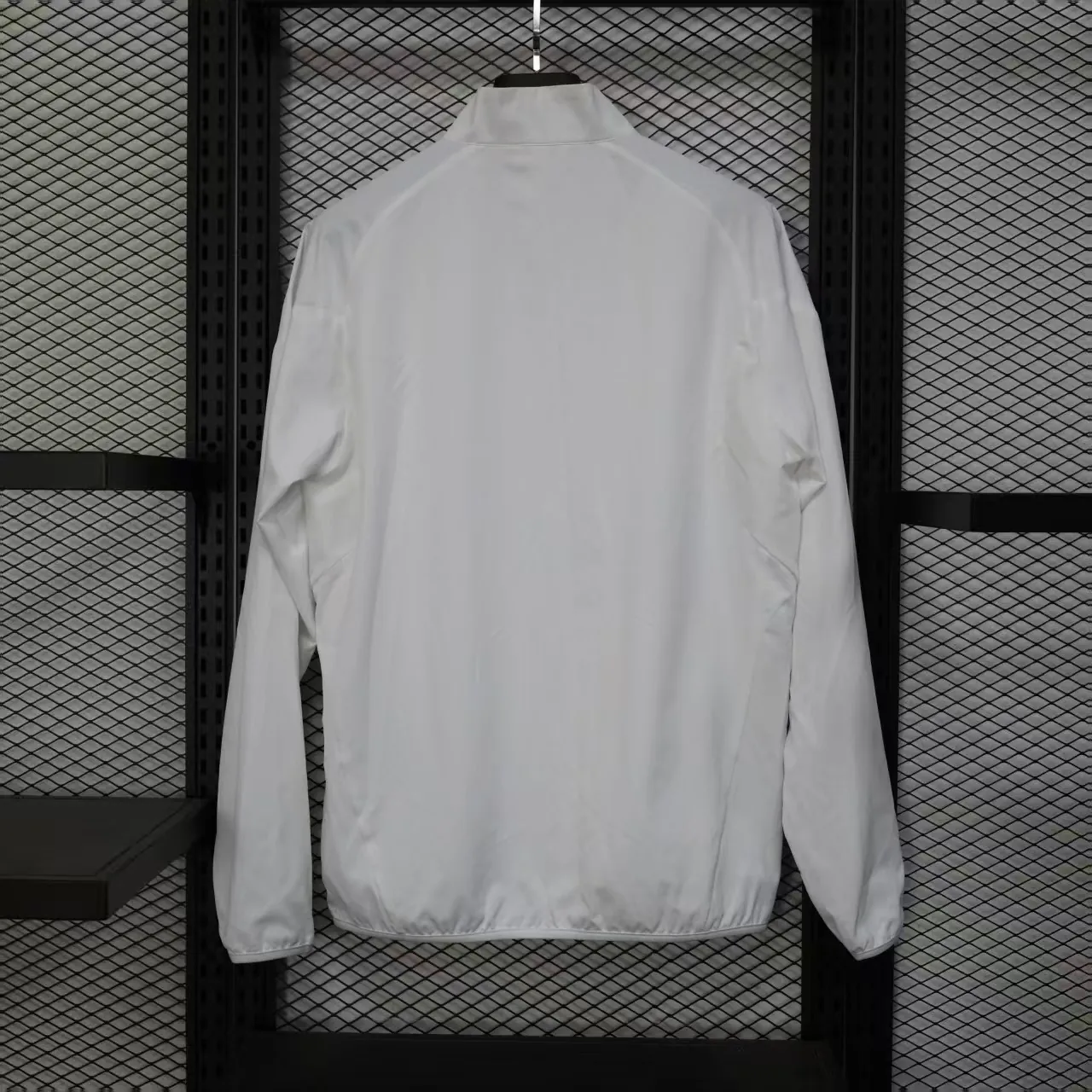 25-26 Real Madrid White Windbreaker Jacket AAAAJersey Supply Yupoo 1
