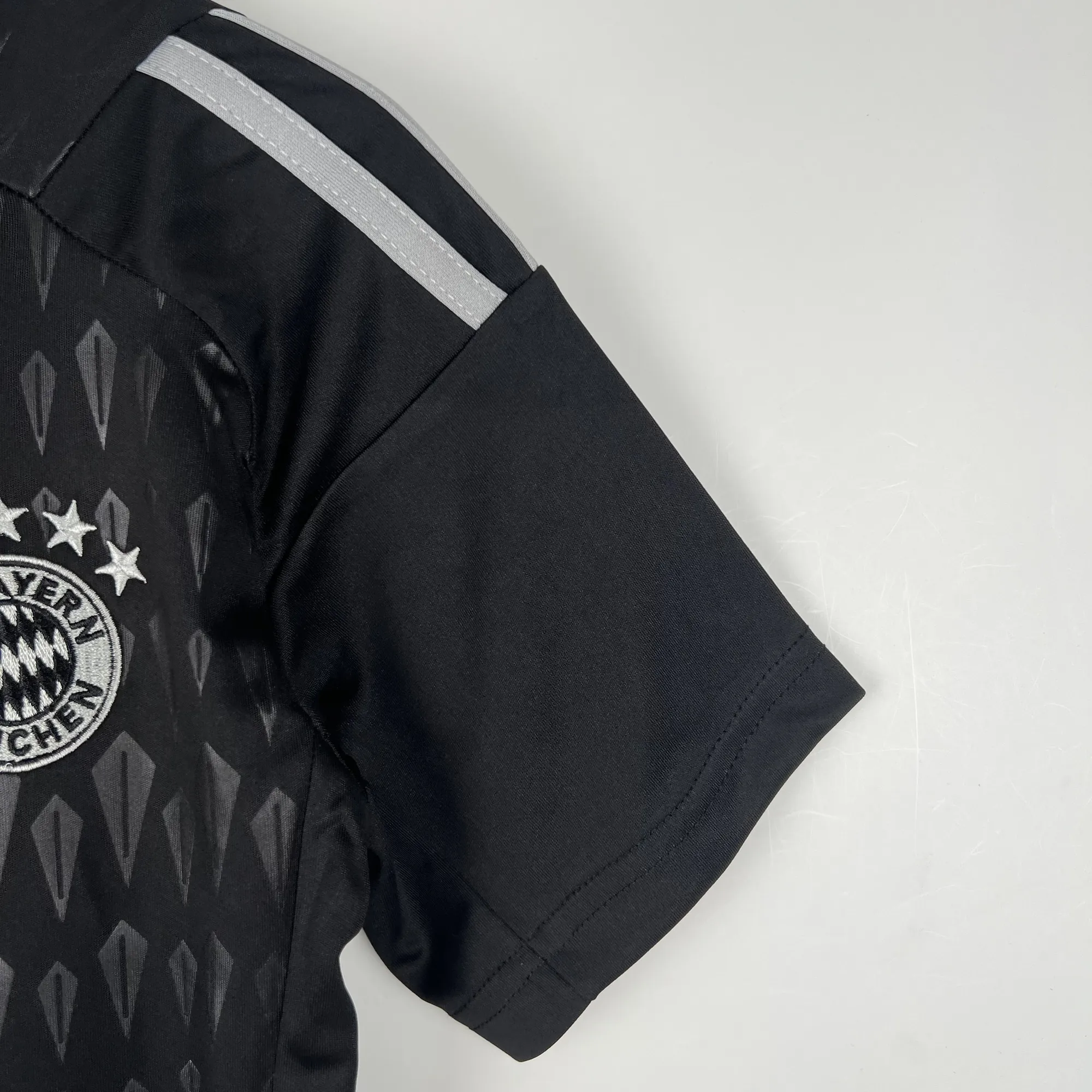23-24 Kids Goalkeeper Bayern Munich Size 16-28 3