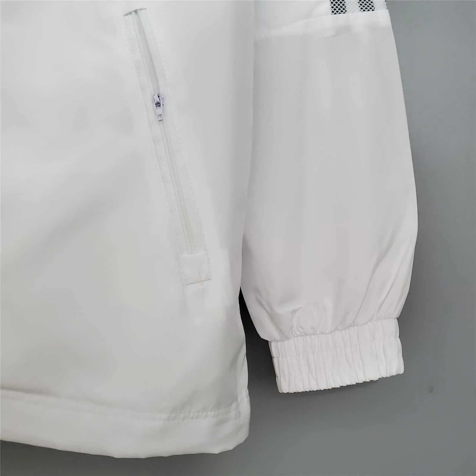 21-22 Bayern Munich white windbreaker 8
