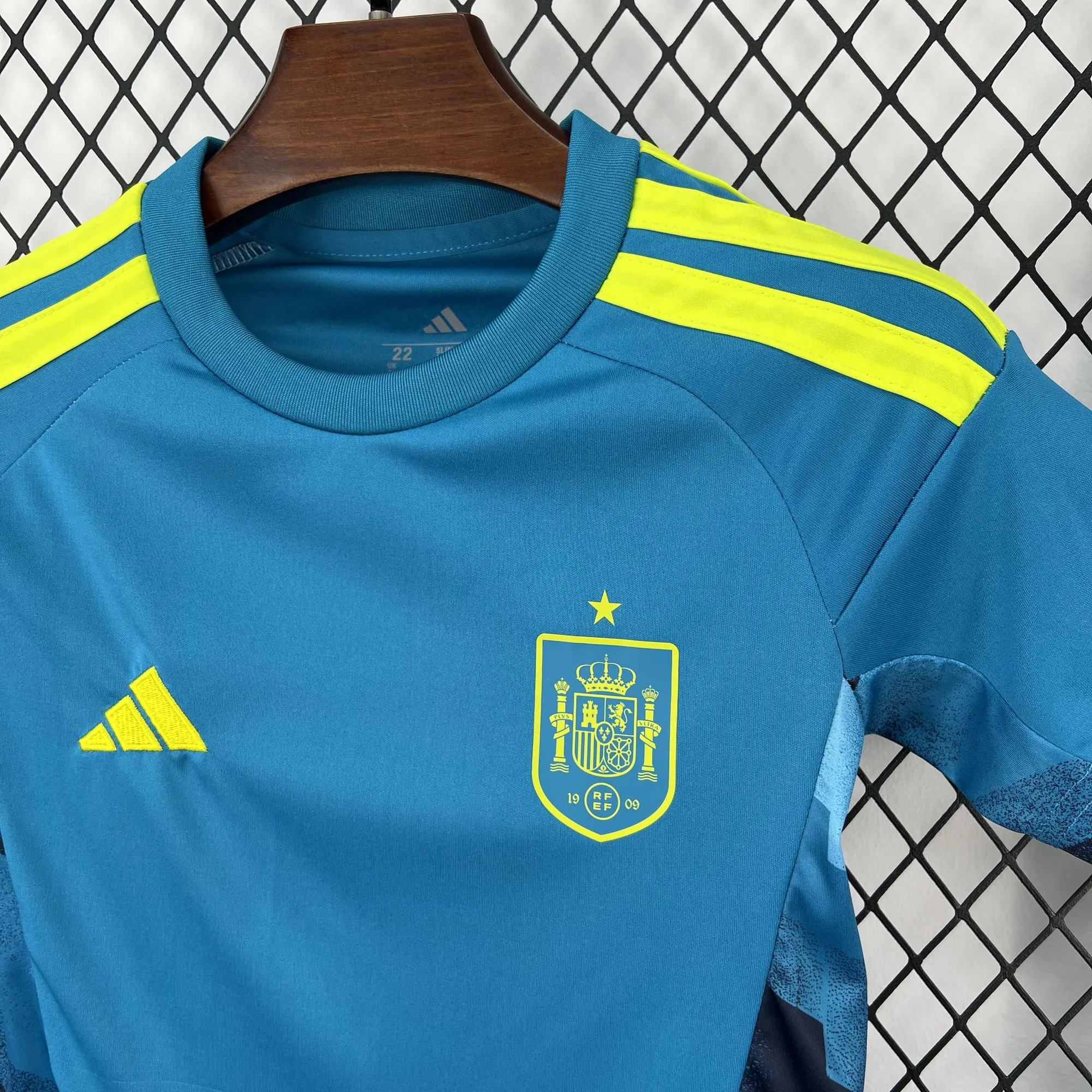 2026 World Cup Spain Goalkeeper Kids Kit Soccer Youth Apparels AAAAJersey Supply Yupoo 6 3