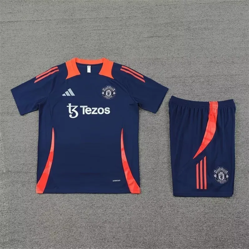 24-25 Manchester United Training Soccer Jerseys Football Shirts 1