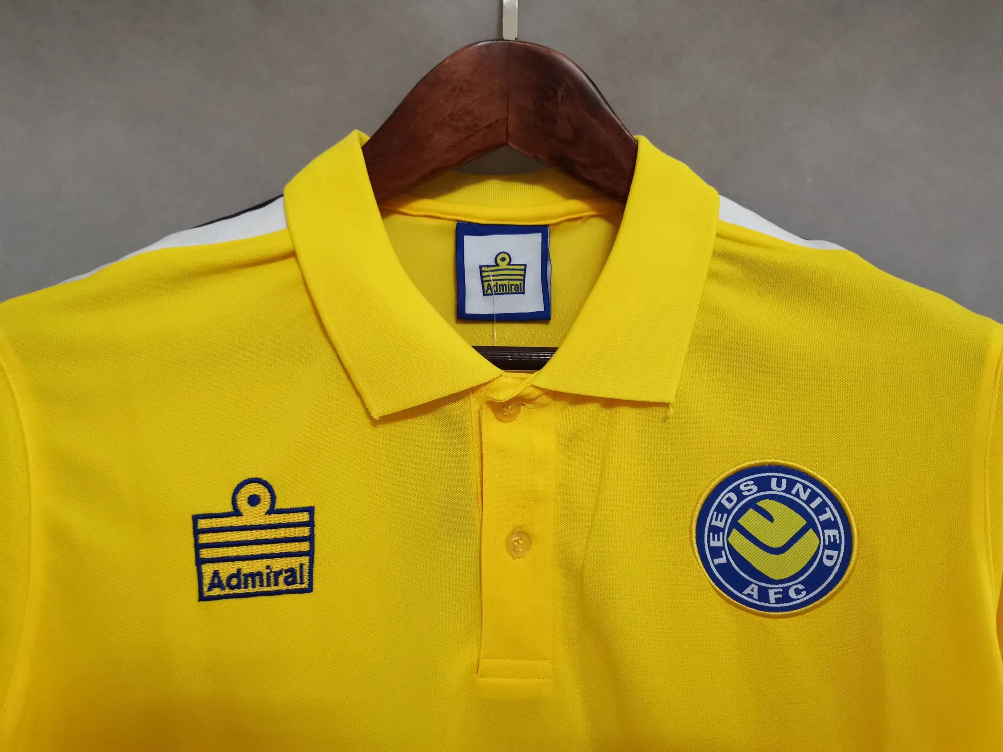 78 Leeds United away yellow 3