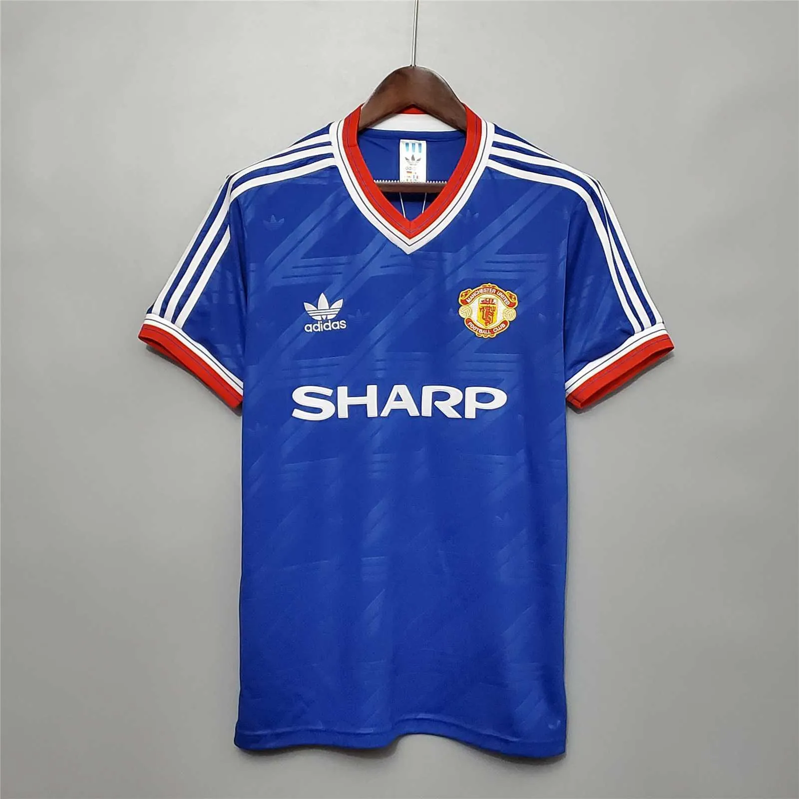86-88 Manchester United away 8