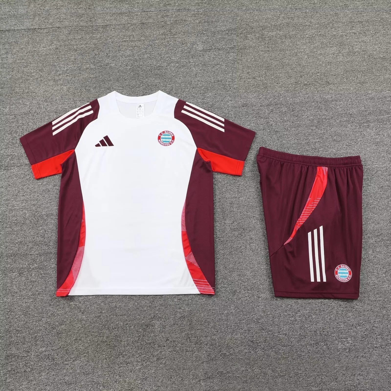 24-25 Bayern Training Soccer Jerseys Football Shirts 1
