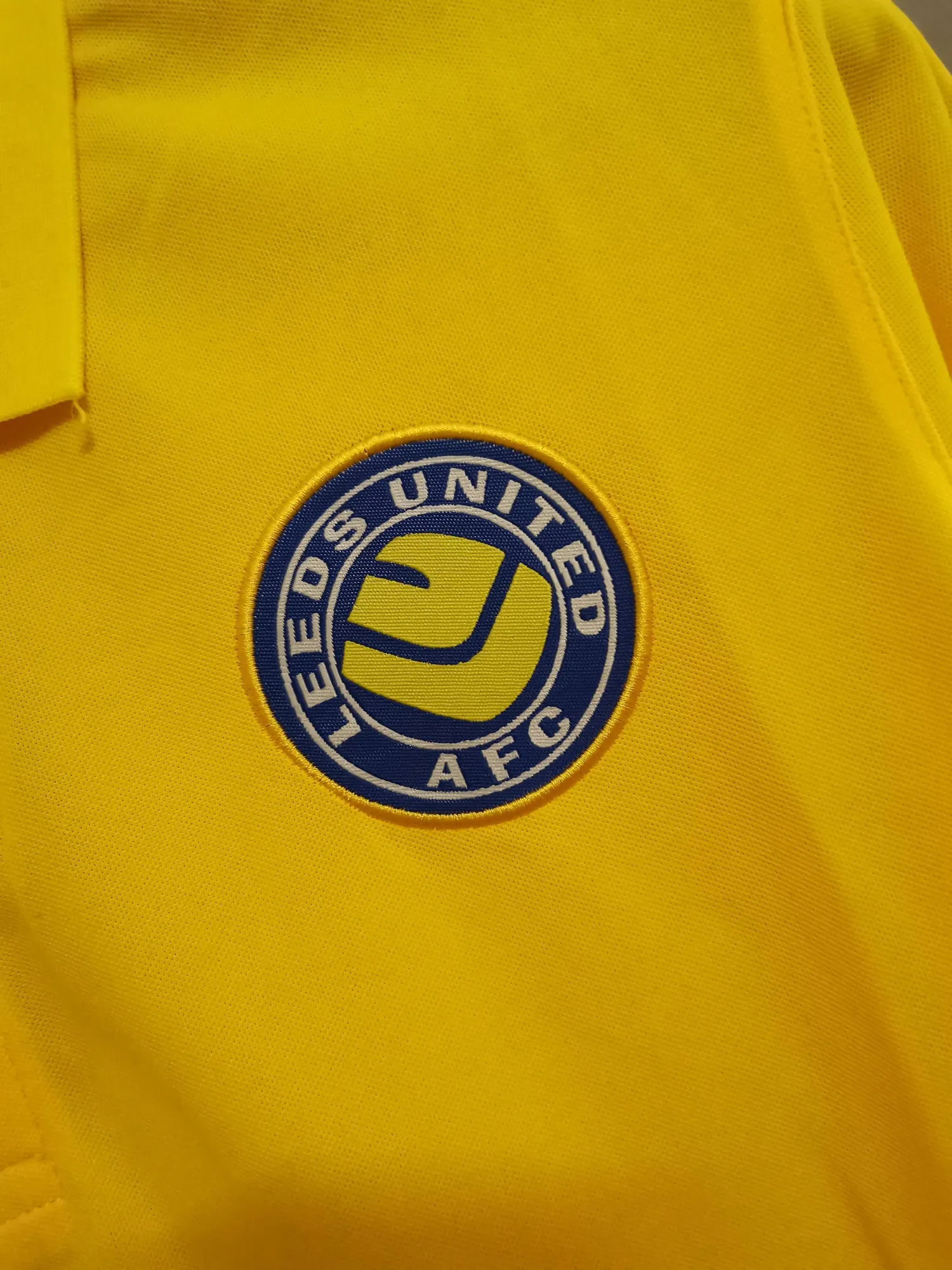 78 Leeds United away yellow 4